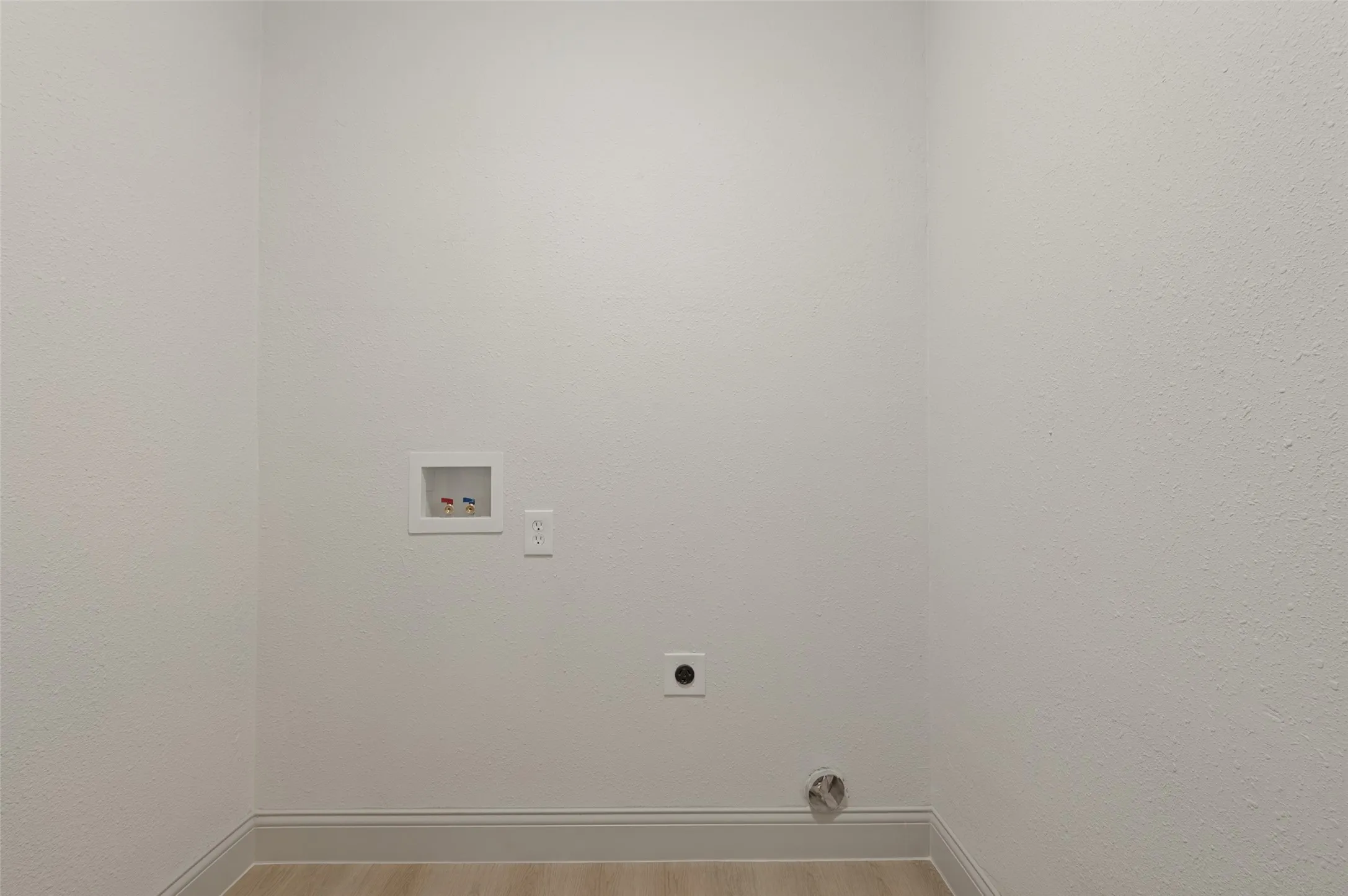 Single Family Residence For Sale in Tarrant County , 7444 Willis Avenue, Fort Worth, Texas 76116, 3 Bedroom, 2 Bathroom, Garage spaces, 1,385 Sqft, built in 1949, mls#21409600, Real Estate Agent in Fort Worth, Homes For Sale in Tarrant county, Homes For Sale in Fort Worth, Realtor in Fort Worth Texas, Real Estate Brokerage Independent Realty Texas, Luminita Cordes Realtor