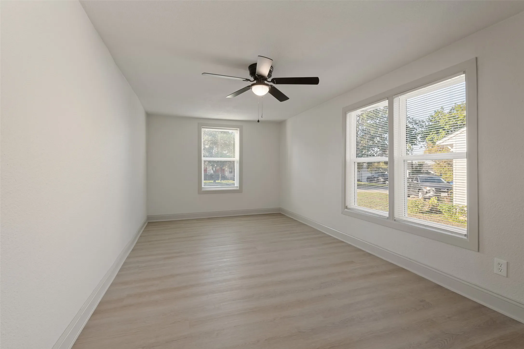 Single Family Residence For Sale in Tarrant County , 7444 Willis Avenue, Fort Worth, Texas 76116, 3 Bedroom, 2 Bathroom, Garage spaces, 1,385 Sqft, built in 1949, mls#21409600, Real Estate Agent in Fort Worth, Homes For Sale in Tarrant county, Homes For Sale in Fort Worth, Realtor in Fort Worth Texas, Real Estate Brokerage Independent Realty Texas, Luminita Cordes Realtor