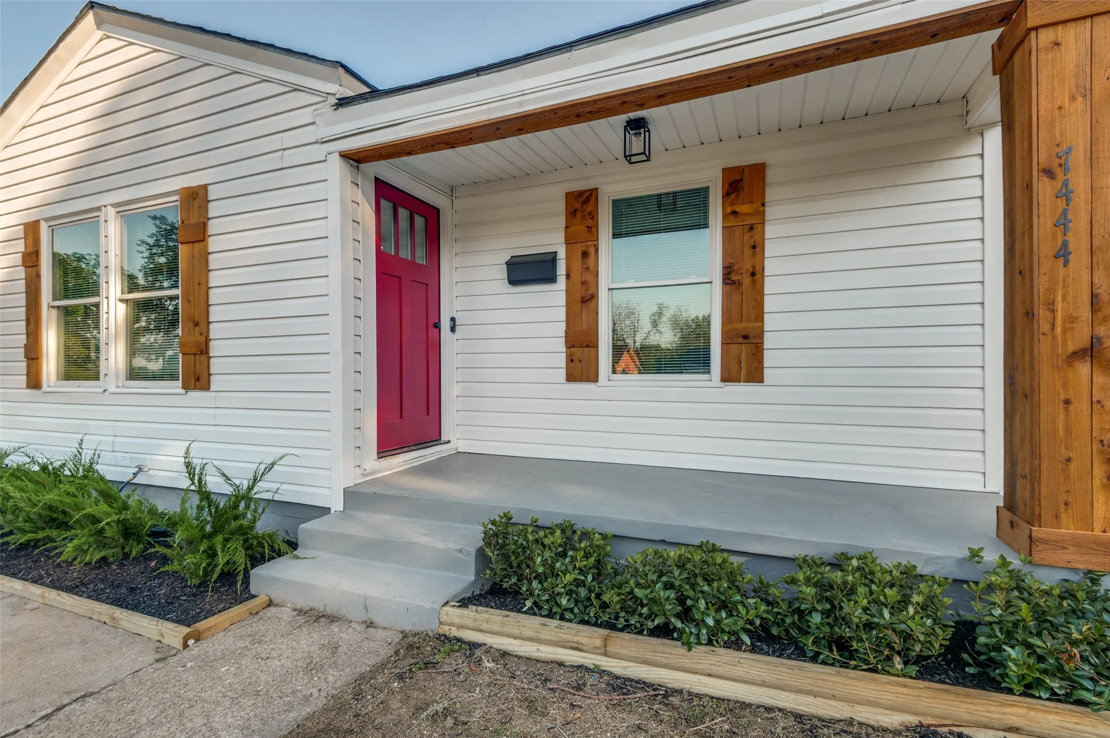 Single Family Residence For Sale in Tarrant County , 7444 Willis Avenue, Fort Worth, Texas 76116, 3 Bedroom, 2 Bathroom, Garage spaces, 1,385 Sqft, built in 1949, mls#21409600, Real Estate Agent in Fort Worth, Homes For Sale in Tarrant county, Homes For Sale in Fort Worth, Realtor in Fort Worth Texas, Real Estate Brokerage Independent Realty Texas, Luminita Cordes Realtor