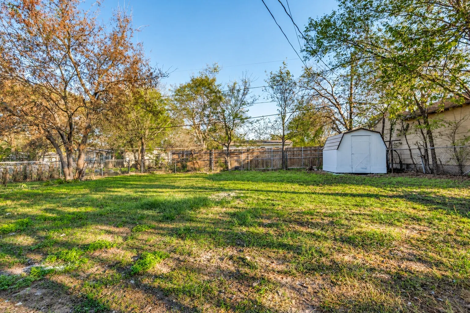 Single Family Residence For Sale in Tarrant County , 7444 Willis Avenue, Fort Worth, Texas 76116, 3 Bedroom, 2 Bathroom, Garage spaces, 1,385 Sqft, built in 1949, mls#21409600, Real Estate Agent in Fort Worth, Homes For Sale in Tarrant county, Homes For Sale in Fort Worth, Realtor in Fort Worth Texas, Real Estate Brokerage Independent Realty Texas, Luminita Cordes Realtor