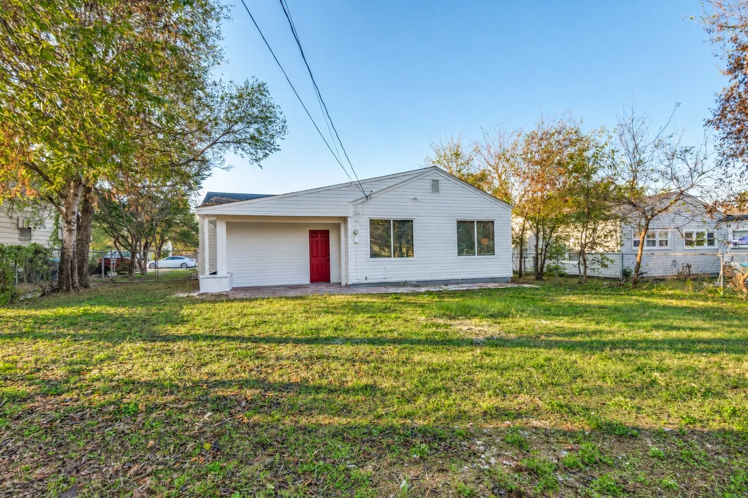 Single Family Residence For Sale in Tarrant County , 7444 Willis Avenue, Fort Worth, Texas 76116, 3 Bedroom, 2 Bathroom, Garage spaces, 1,385 Sqft, built in 1949, mls#21409600, Real Estate Agent in Fort Worth, Homes For Sale in Tarrant county, Homes For Sale in Fort Worth, Realtor in Fort Worth Texas, Real Estate Brokerage Independent Realty Texas, Luminita Cordes Realtor