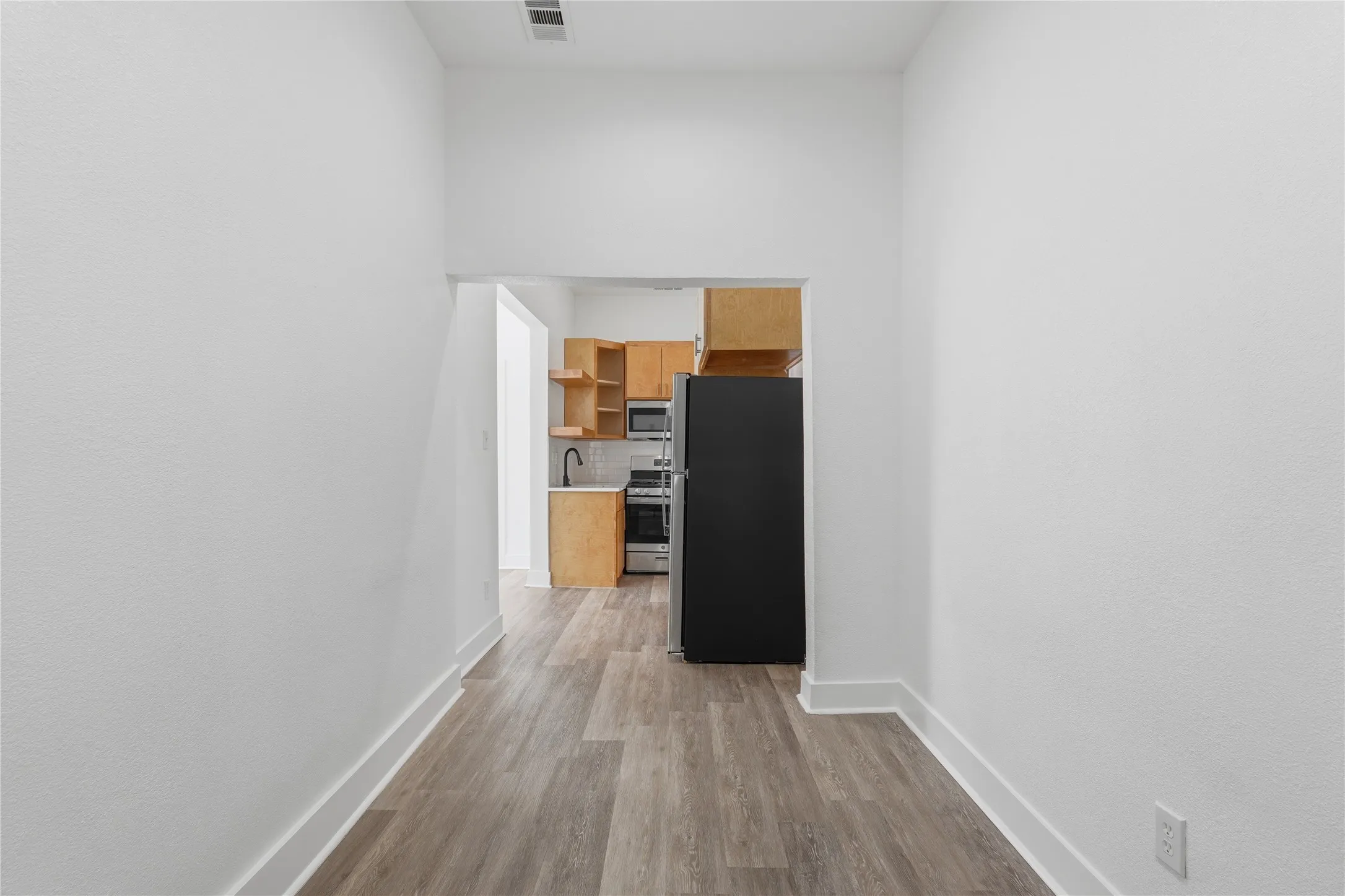 Quadruplex For Rent in Dallas County , 506 N Lancaster Avenue 506A, Dallas, Texas 75203, 1 Bedroom, 1 Bathroom, Garage spaces, 798 Sqft, built in 1945, mls#21409780, Real Estate Agent in Dallas, Homes For Rent in Dallas county, Homes For Rent in Dallas, Realtor in Dallas Texas, Real Estate Brokerage Independent Realty Texas, Luminita Cordes Realtor