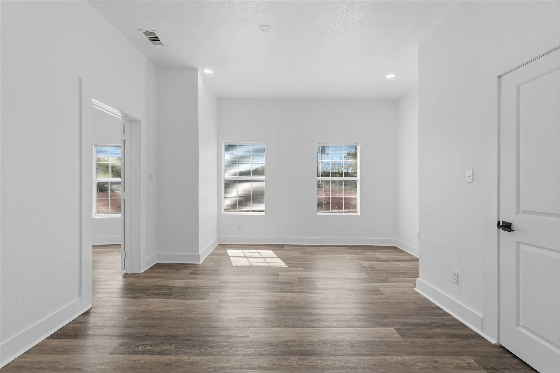 Quadruplex For Rent in Dallas County , 506 N Lancaster Avenue 506A, Dallas, Texas 75203, 1 Bedroom, 1 Bathroom, Garage spaces, 798 Sqft, built in 1945, mls#21409780, Real Estate Agent in Dallas, Homes For Rent in Dallas county, Homes For Rent in Dallas, Realtor in Dallas Texas, Real Estate Brokerage Independent Realty Texas, Luminita Cordes Realtor