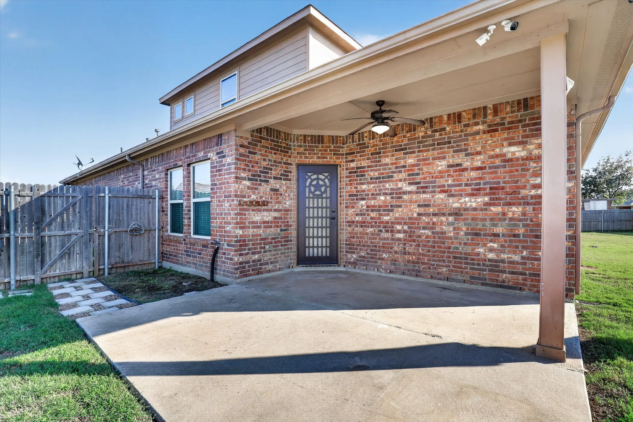 Single Family Residence For Sale in Tarrant County , 401 Eureka Court, Burleson, Texas 76028, 4 Bedroom, 3 Bathroom, 2 Garage spaces, 2,971 Sqft, built in 2016, mls#21408149, Real Estate Agent in Burleson, Homes For Sale in Tarrant county, Homes For Sale in Burleson, Realtor in Burleson Texas, Real Estate Brokerage Independent Realty Texas, Luminita Cordes Realtor