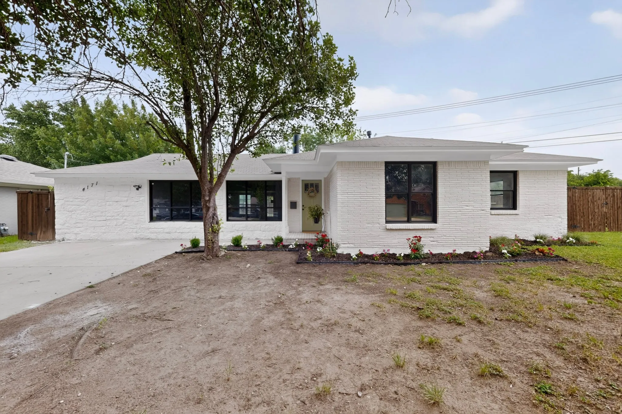 Single Family Residence For Rent in Tarrant County , 4171 Carolyn Road, Fort Worth, Texas 76109, 4 Bedroom, 3 Bathroom, Garage spaces, 1,765 Sqft, built in 1950, mls#21409244, Real Estate Agent in Fort Worth, Homes For Rent in Tarrant county, Homes For Rent in Fort Worth, Realtor in Fort Worth Texas, Real Estate Brokerage Independent Realty Texas, Luminita Cordes Realtor