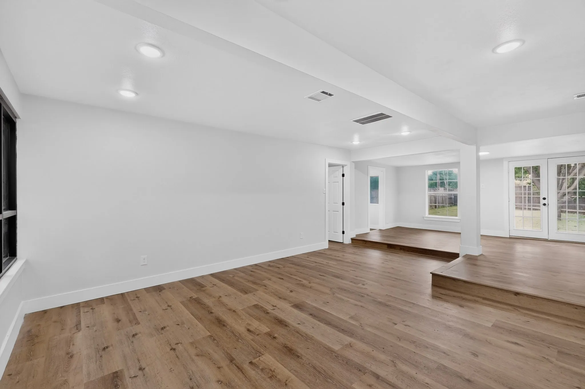 Single Family Residence For Rent in Tarrant County , 4171 Carolyn Road, Fort Worth, Texas 76109, 4 Bedroom, 3 Bathroom, Garage spaces, 1,765 Sqft, built in 1950, mls#21409244, Real Estate Agent in Fort Worth, Homes For Rent in Tarrant county, Homes For Rent in Fort Worth, Realtor in Fort Worth Texas, Real Estate Brokerage Independent Realty Texas, Luminita Cordes Realtor