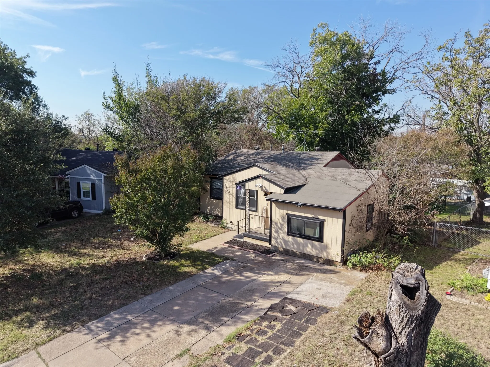 Single Family Residence For Sale in Tarrant County , 5228 Frazier Avenue, Fort Worth, Texas 76115, 3 Bedroom, 1 Bathroom, Garage spaces, 995 Sqft, built in 1955, mls#21409409, Real Estate Agent in Fort Worth, Homes For Sale in Tarrant county, Homes For Sale in Fort Worth, Realtor in Fort Worth Texas, Real Estate Brokerage Independent Realty Texas, Luminita Cordes Realtor