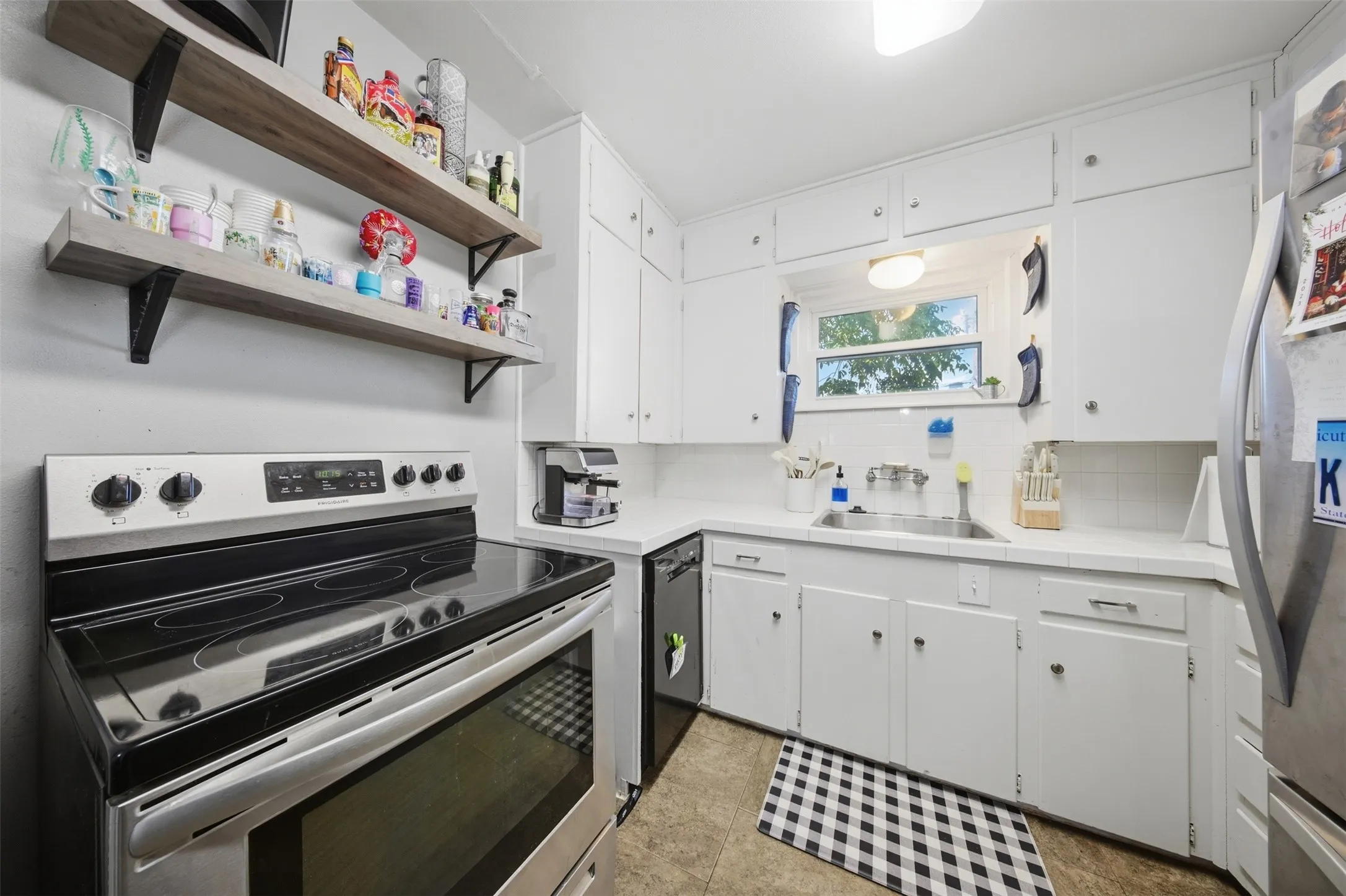 Single Family Residence For Sale in Tarrant County , 5228 Frazier Avenue, Fort Worth, Texas 76115, 3 Bedroom, 1 Bathroom, Garage spaces, 995 Sqft, built in 1955, mls#21409409, Real Estate Agent in Fort Worth, Homes For Sale in Tarrant county, Homes For Sale in Fort Worth, Realtor in Fort Worth Texas, Real Estate Brokerage Independent Realty Texas, Luminita Cordes Realtor