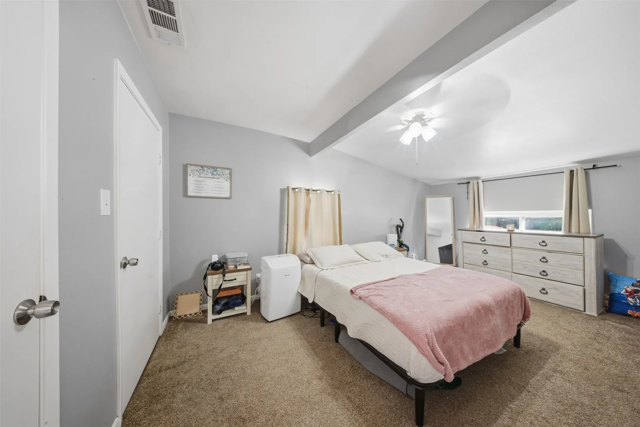 Single Family Residence For Sale in Tarrant County , 5228 Frazier Avenue, Fort Worth, Texas 76115, 3 Bedroom, 1 Bathroom, Garage spaces, 995 Sqft, built in 1955, mls#21409409, Real Estate Agent in Fort Worth, Homes For Sale in Tarrant county, Homes For Sale in Fort Worth, Realtor in Fort Worth Texas, Real Estate Brokerage Independent Realty Texas, Luminita Cordes Realtor
