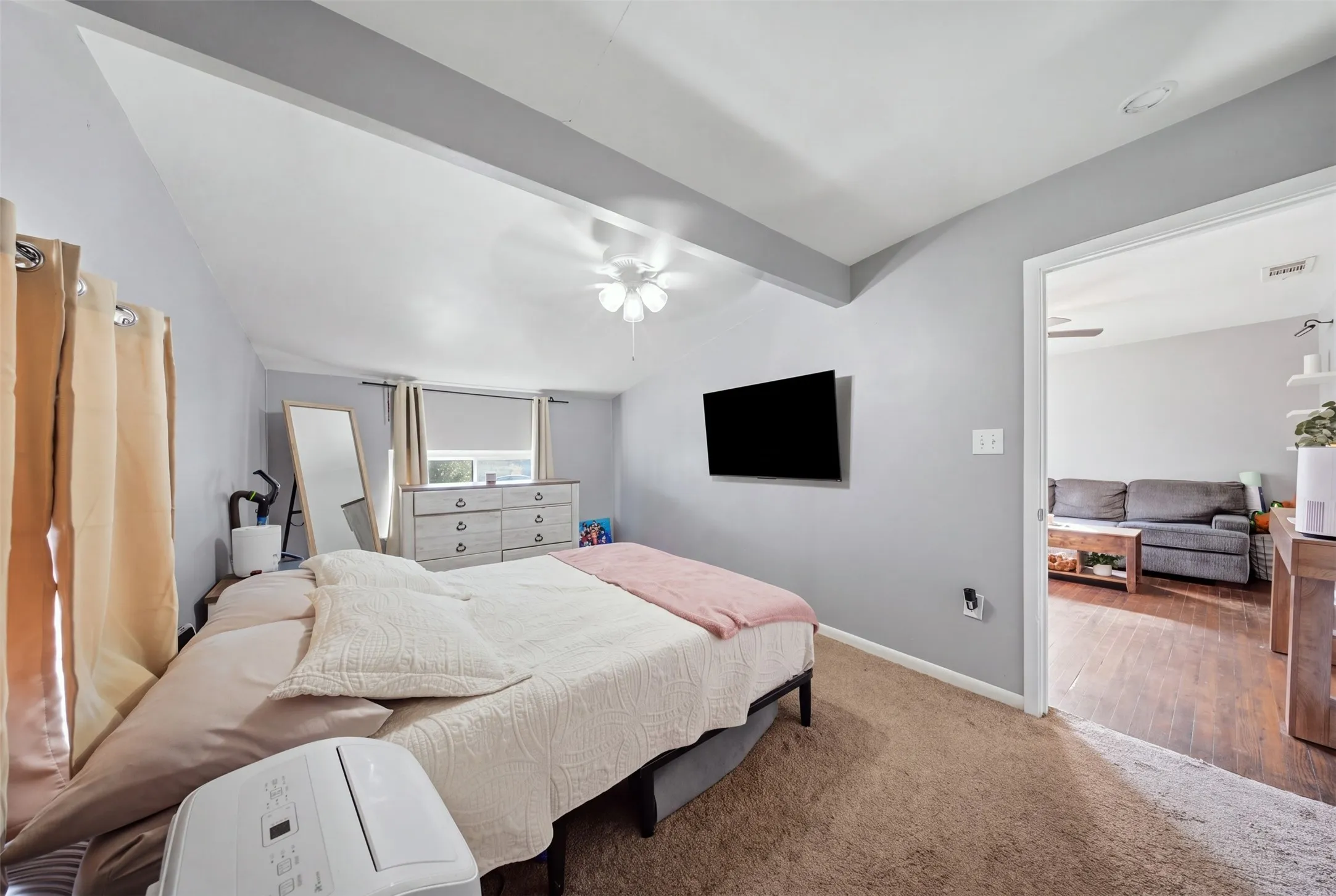 Single Family Residence For Sale in Tarrant County , 5228 Frazier Avenue, Fort Worth, Texas 76115, 3 Bedroom, 1 Bathroom, Garage spaces, 995 Sqft, built in 1955, mls#21409409, Real Estate Agent in Fort Worth, Homes For Sale in Tarrant county, Homes For Sale in Fort Worth, Realtor in Fort Worth Texas, Real Estate Brokerage Independent Realty Texas, Luminita Cordes Realtor