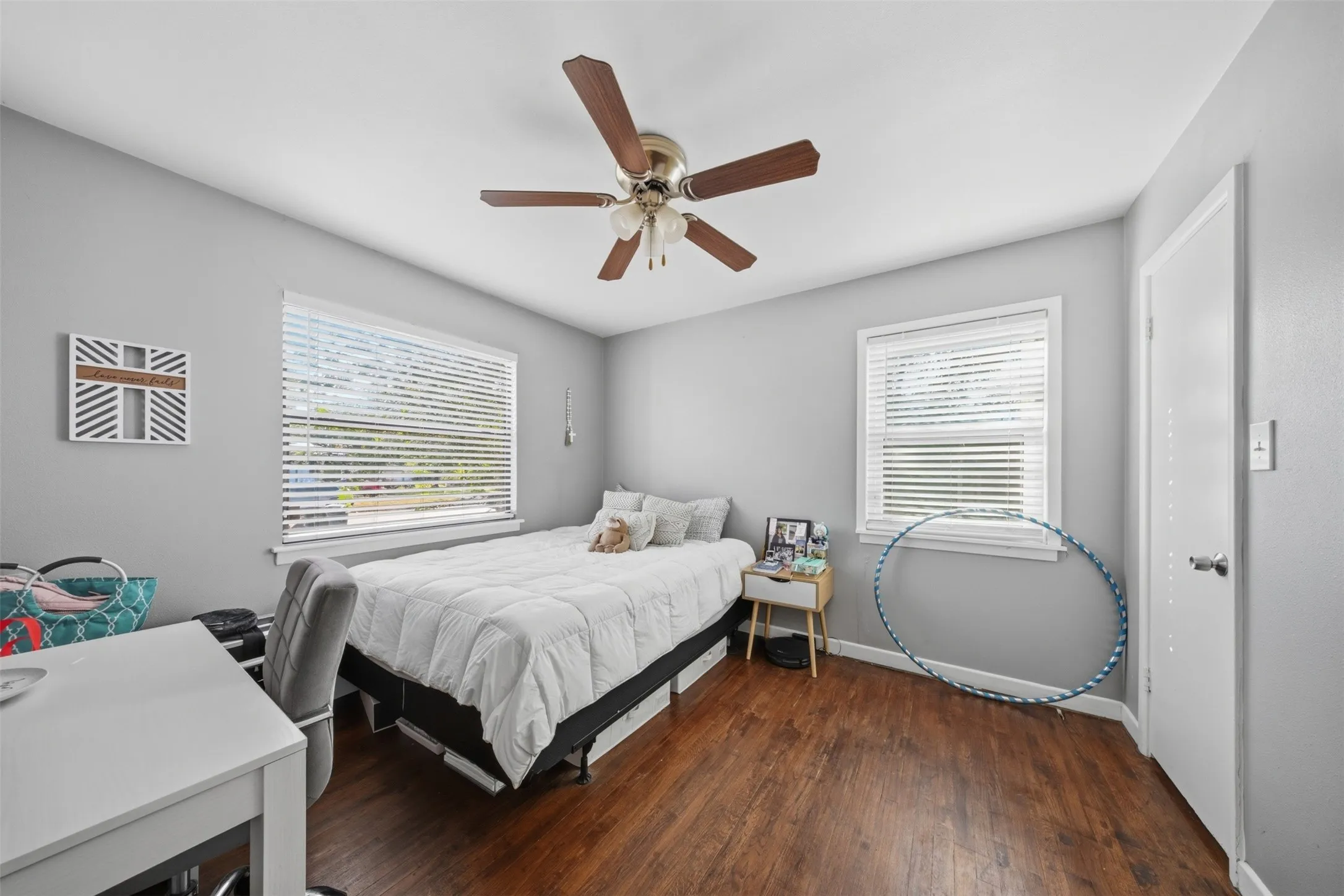Single Family Residence For Sale in Tarrant County , 5228 Frazier Avenue, Fort Worth, Texas 76115, 3 Bedroom, 1 Bathroom, Garage spaces, 995 Sqft, built in 1955, mls#21409409, Real Estate Agent in Fort Worth, Homes For Sale in Tarrant county, Homes For Sale in Fort Worth, Realtor in Fort Worth Texas, Real Estate Brokerage Independent Realty Texas, Luminita Cordes Realtor