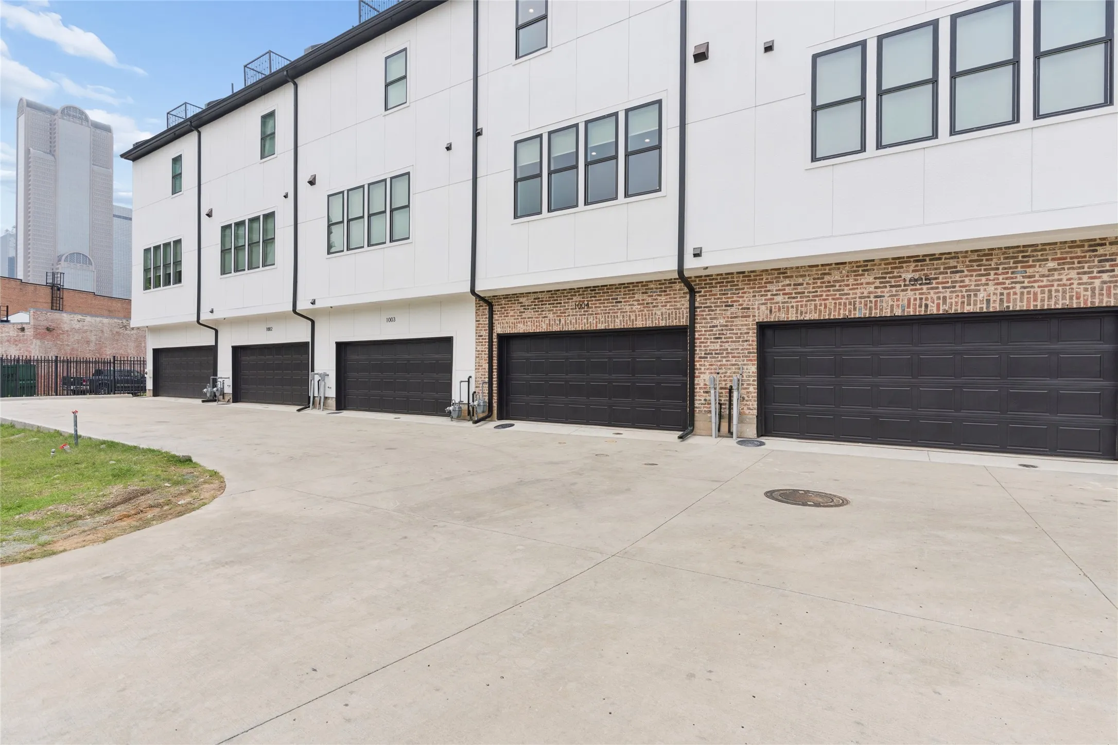 Townhouse For Sale in Dallas County , 2401 Canton Street 1002, Dallas, Texas 75201, 3 Bedroom, 4 Bathroom, 2 Garage spaces, 2,150 Sqft, built in 2026, mls#21409728, Real Estate Agent in Dallas, Homes For Sale in Dallas county, Homes For Sale in Dallas, Realtor in Dallas Texas, Real Estate Brokerage Independent Realty Texas, Luminita Cordes Realtor