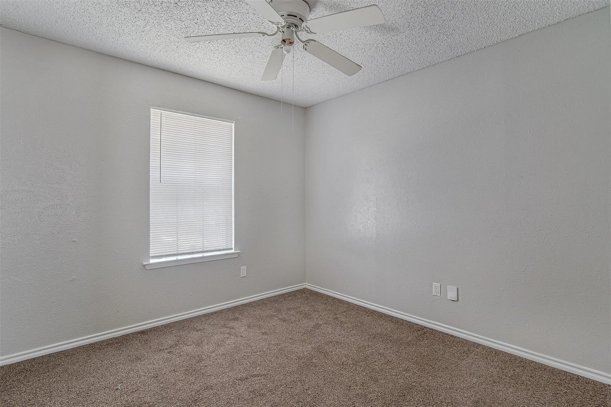 Single Family Residence For Rent in Johnson County , 833 Springhill Drive, Burleson, Texas 76028, 3 Bedroom, 2 Bathroom, Garage spaces, 1,362 Sqft, built in 1980, mls#21409744, Real Estate Agent in Burleson, Homes For Rent in Johnson county, Homes For Rent in Burleson, Realtor in Burleson Texas, Real Estate Brokerage Independent Realty Texas, Luminita Cordes Realtor