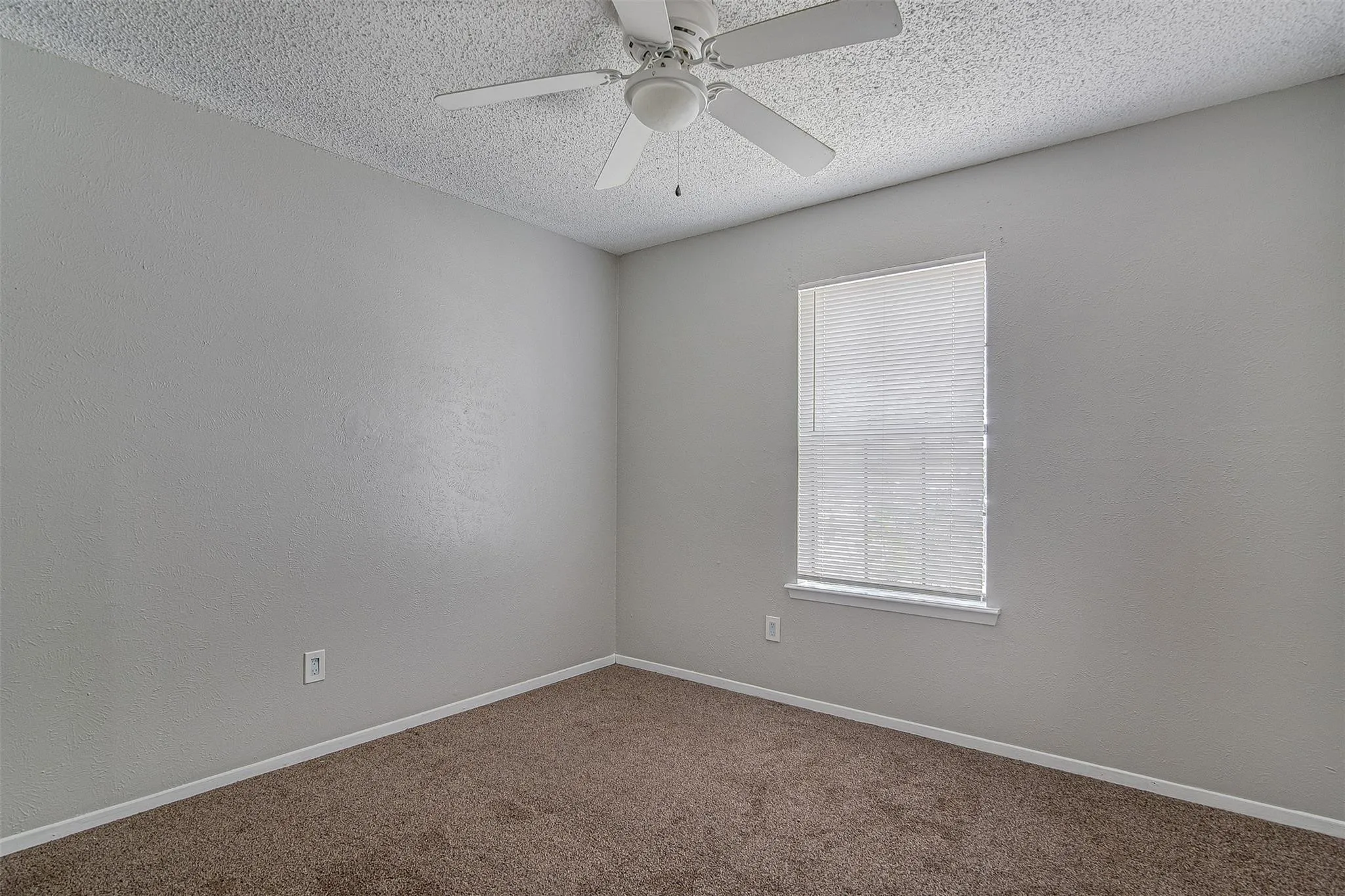 Single Family Residence For Rent in Johnson County , 833 Springhill Drive, Burleson, Texas 76028, 3 Bedroom, 2 Bathroom, Garage spaces, 1,362 Sqft, built in 1980, mls#21409744, Real Estate Agent in Burleson, Homes For Rent in Johnson county, Homes For Rent in Burleson, Realtor in Burleson Texas, Real Estate Brokerage Independent Realty Texas, Luminita Cordes Realtor