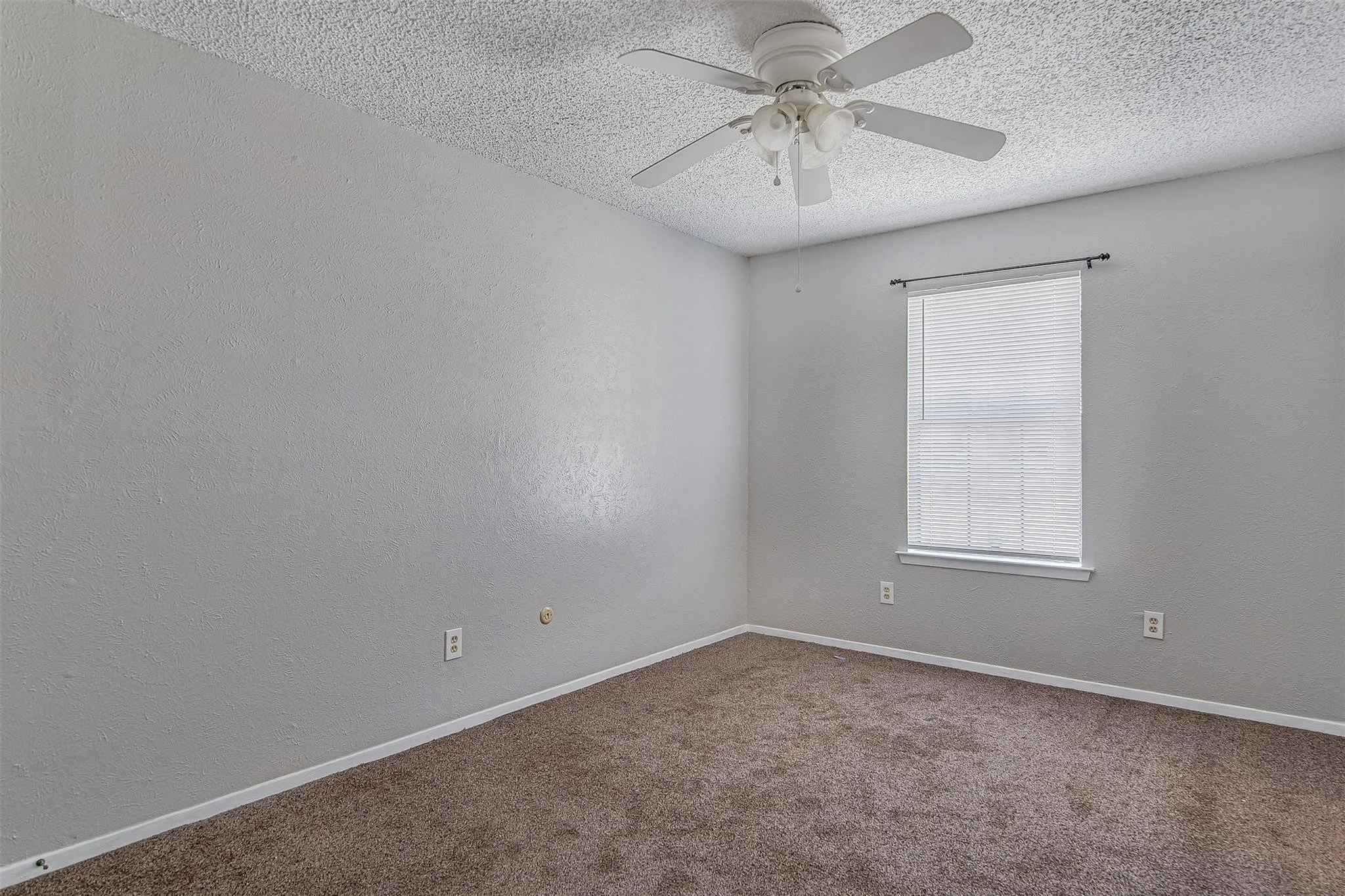 Single Family Residence For Rent in Johnson County , 833 Springhill Drive, Burleson, Texas 76028, 3 Bedroom, 2 Bathroom, Garage spaces, 1,362 Sqft, built in 1980, mls#21409744, Real Estate Agent in Burleson, Homes For Rent in Johnson county, Homes For Rent in Burleson, Realtor in Burleson Texas, Real Estate Brokerage Independent Realty Texas, Luminita Cordes Realtor