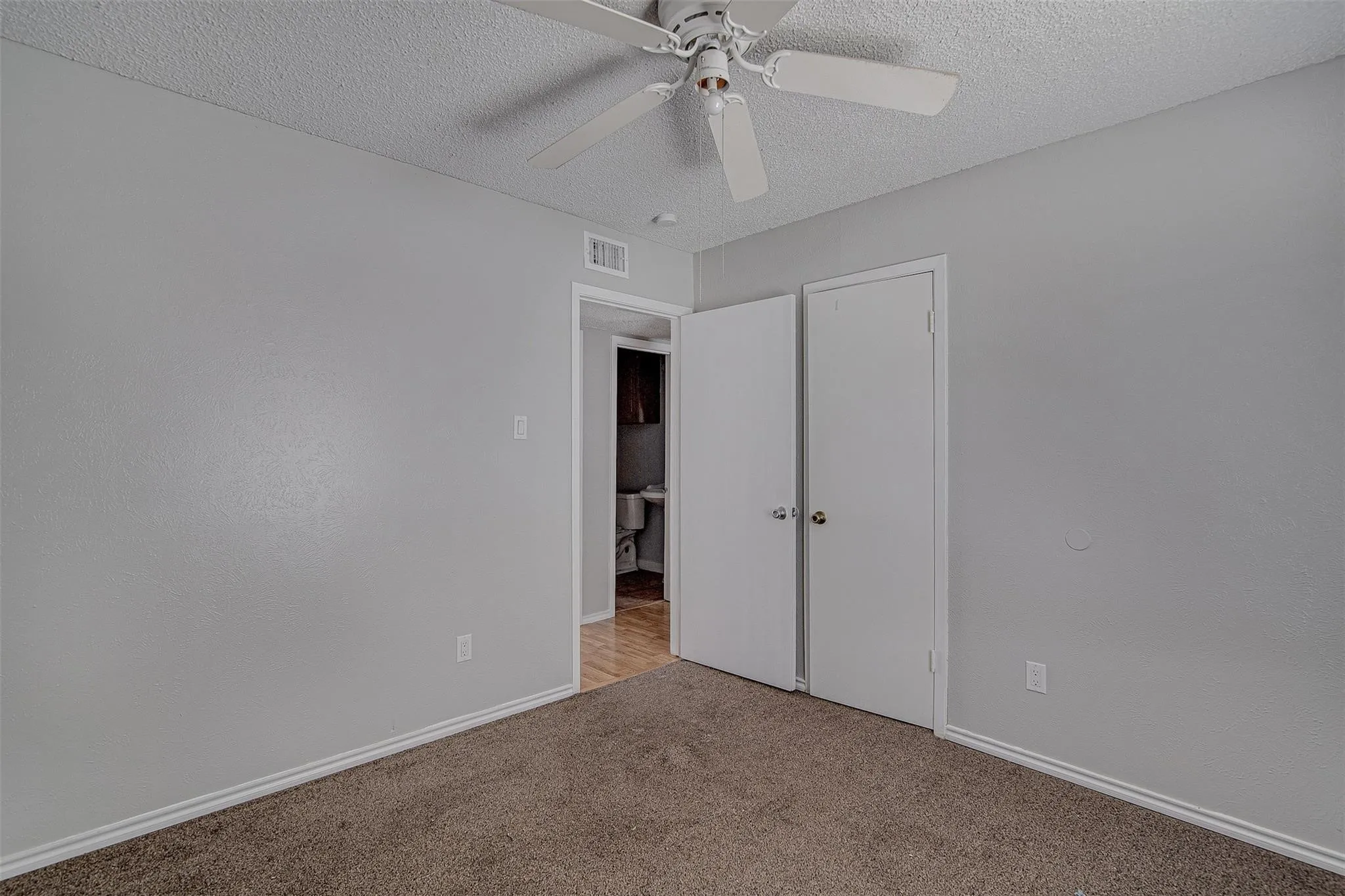 Single Family Residence For Rent in Johnson County , 833 Springhill Drive, Burleson, Texas 76028, 3 Bedroom, 2 Bathroom, Garage spaces, 1,362 Sqft, built in 1980, mls#21409744, Real Estate Agent in Burleson, Homes For Rent in Johnson county, Homes For Rent in Burleson, Realtor in Burleson Texas, Real Estate Brokerage Independent Realty Texas, Luminita Cordes Realtor