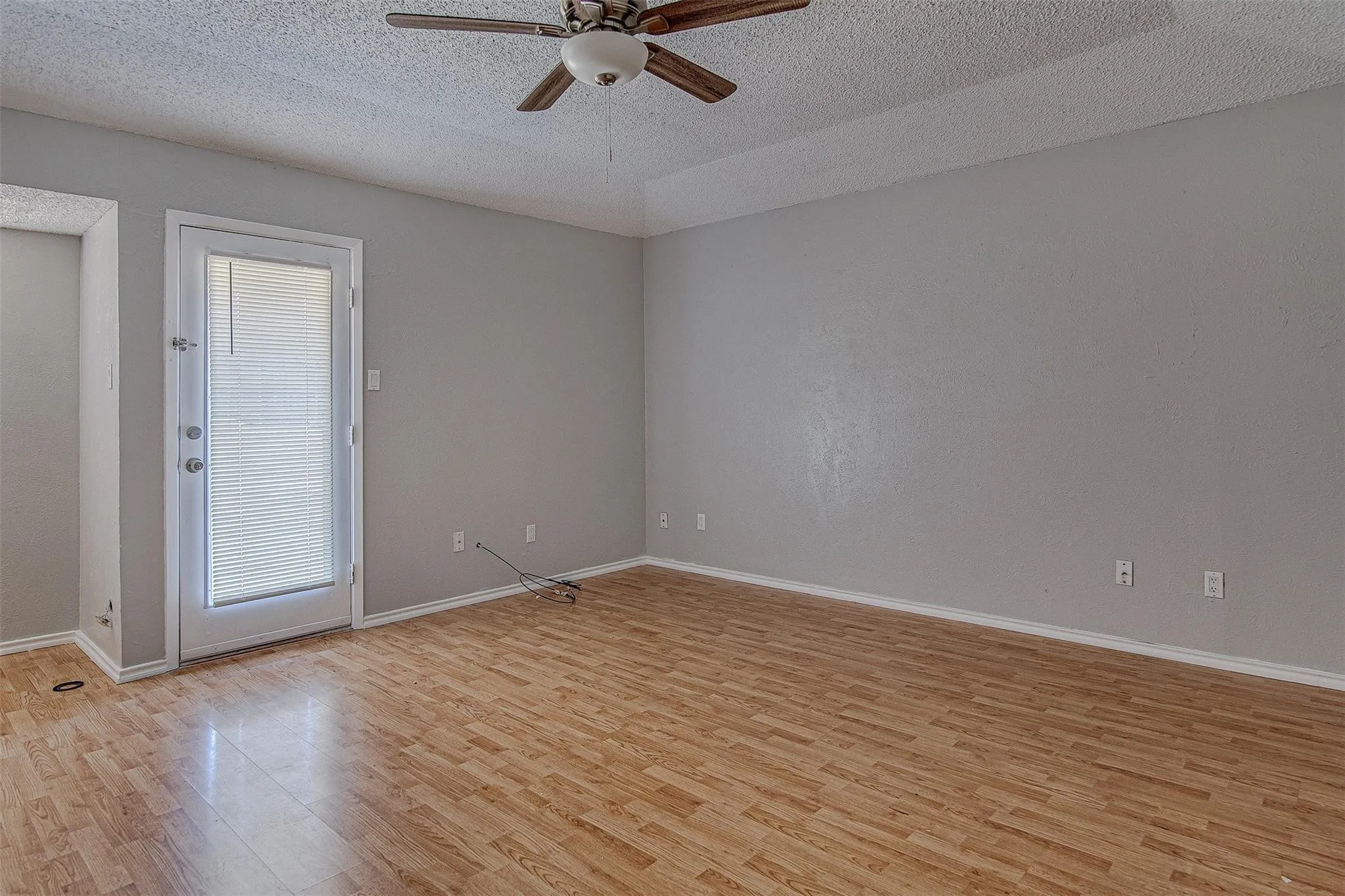 Single Family Residence For Rent in Johnson County , 833 Springhill Drive, Burleson, Texas 76028, 3 Bedroom, 2 Bathroom, Garage spaces, 1,362 Sqft, built in 1980, mls#21409744, Real Estate Agent in Burleson, Homes For Rent in Johnson county, Homes For Rent in Burleson, Realtor in Burleson Texas, Real Estate Brokerage Independent Realty Texas, Luminita Cordes Realtor