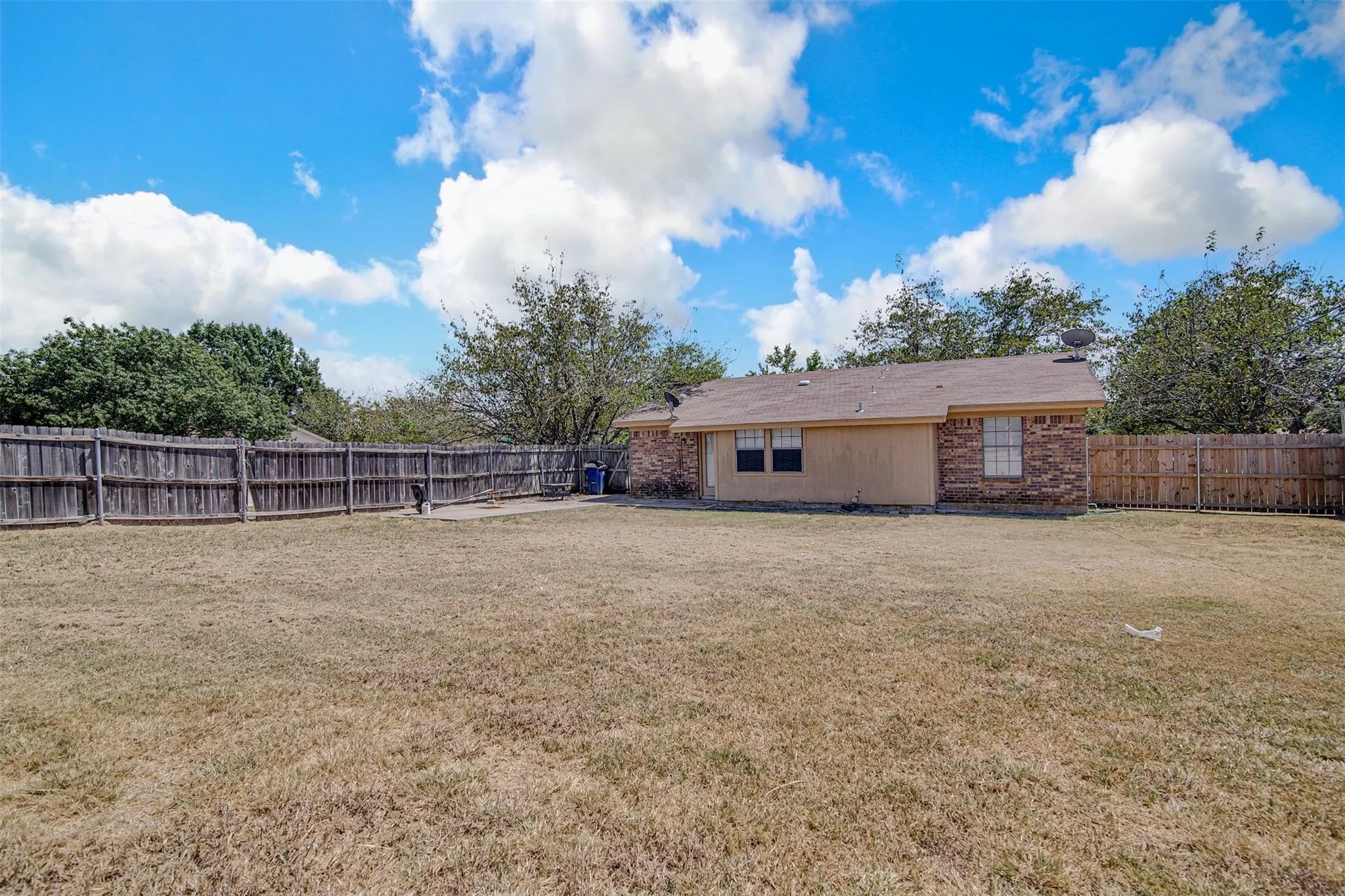 Single Family Residence For Rent in Johnson County , 833 Springhill Drive, Burleson, Texas 76028, 3 Bedroom, 2 Bathroom, Garage spaces, 1,362 Sqft, built in 1980, mls#21409744, Real Estate Agent in Burleson, Homes For Rent in Johnson county, Homes For Rent in Burleson, Realtor in Burleson Texas, Real Estate Brokerage Independent Realty Texas, Luminita Cordes Realtor
