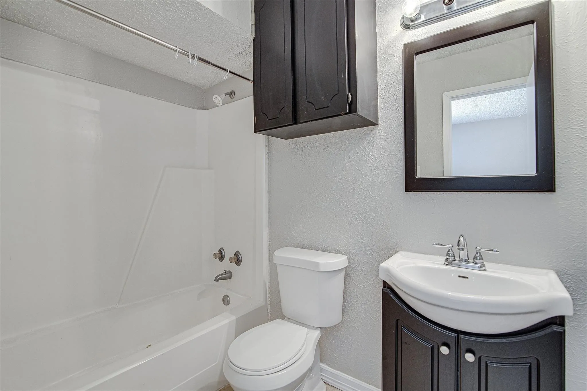 Single Family Residence For Rent in Johnson County , 833 Springhill Drive, Burleson, Texas 76028, 3 Bedroom, 2 Bathroom, Garage spaces, 1,362 Sqft, built in 1980, mls#21409744, Real Estate Agent in Burleson, Homes For Rent in Johnson county, Homes For Rent in Burleson, Realtor in Burleson Texas, Real Estate Brokerage Independent Realty Texas, Luminita Cordes Realtor