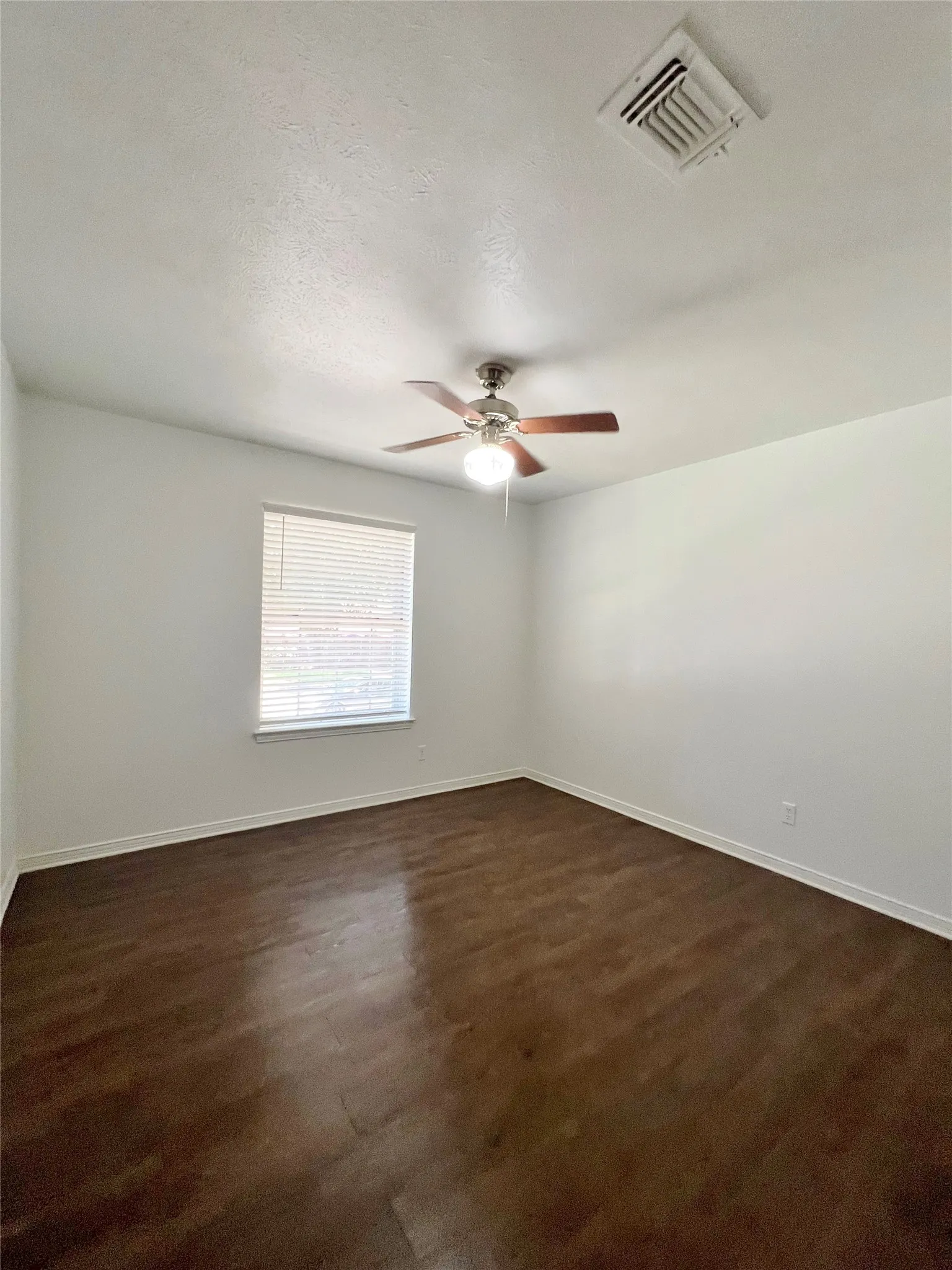 Single Family Residence For Rent in Dallas County , 1008 Pine Tree Lane, De Soto, Texas 75115, 3 Bedroom, 2 Bathroom, 2 Garage spaces, 1,926 Sqft, built in 1971, mls#21409811, Real Estate Agent in De Soto, Homes For Rent in Dallas county, Homes For Rent in De Soto, Realtor in De Soto Texas, Real Estate Brokerage Independent Realty Texas, Luminita Cordes Realtor