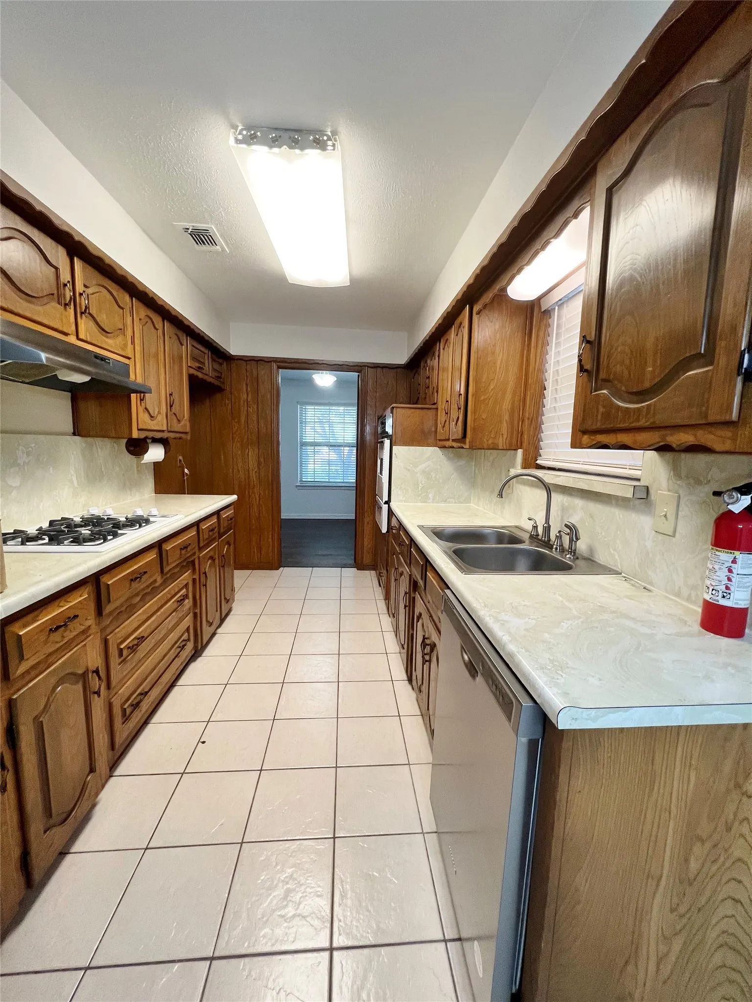 Single Family Residence For Rent in Dallas County , 1008 Pine Tree Lane, De Soto, Texas 75115, 3 Bedroom, 2 Bathroom, 2 Garage spaces, 1,926 Sqft, built in 1971, mls#21409811, Real Estate Agent in De Soto, Homes For Rent in Dallas county, Homes For Rent in De Soto, Realtor in De Soto Texas, Real Estate Brokerage Independent Realty Texas, Luminita Cordes Realtor