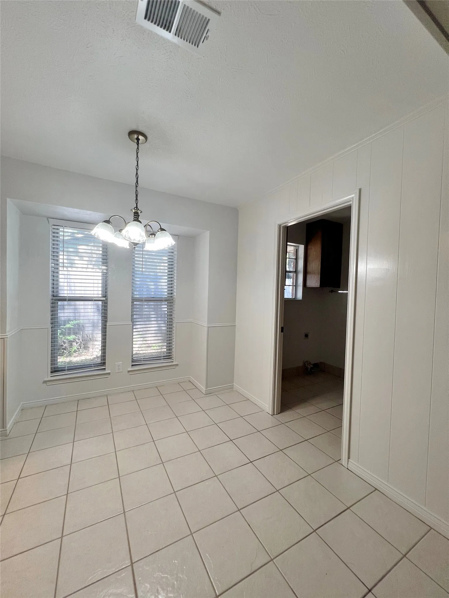 Single Family Residence For Rent in Dallas County , 1008 Pine Tree Lane, De Soto, Texas 75115, 3 Bedroom, 2 Bathroom, 2 Garage spaces, 1,926 Sqft, built in 1971, mls#21409811, Real Estate Agent in De Soto, Homes For Rent in Dallas county, Homes For Rent in De Soto, Realtor in De Soto Texas, Real Estate Brokerage Independent Realty Texas, Luminita Cordes Realtor