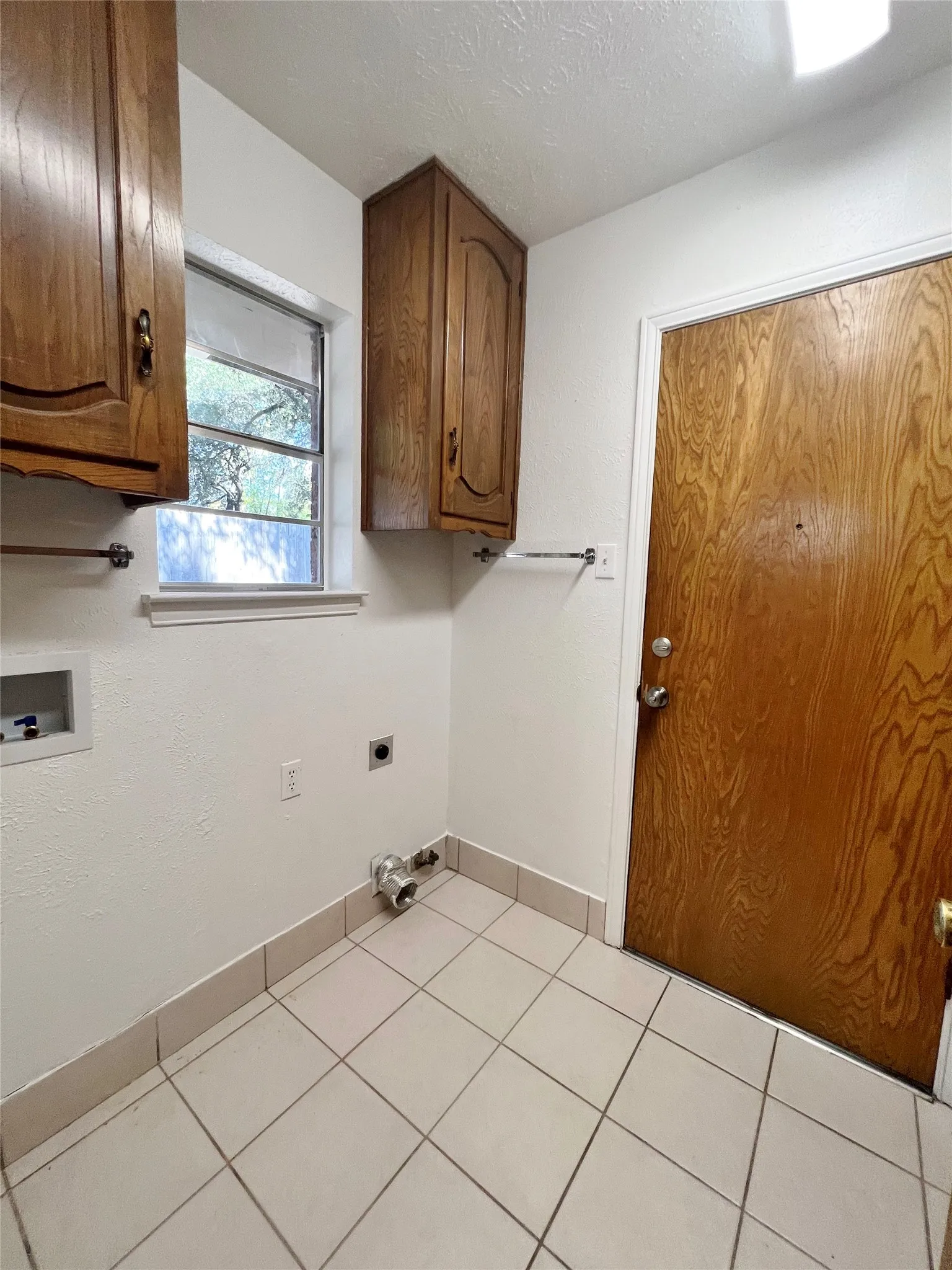 Single Family Residence For Rent in Dallas County , 1008 Pine Tree Lane, De Soto, Texas 75115, 3 Bedroom, 2 Bathroom, 2 Garage spaces, 1,926 Sqft, built in 1971, mls#21409811, Real Estate Agent in De Soto, Homes For Rent in Dallas county, Homes For Rent in De Soto, Realtor in De Soto Texas, Real Estate Brokerage Independent Realty Texas, Luminita Cordes Realtor