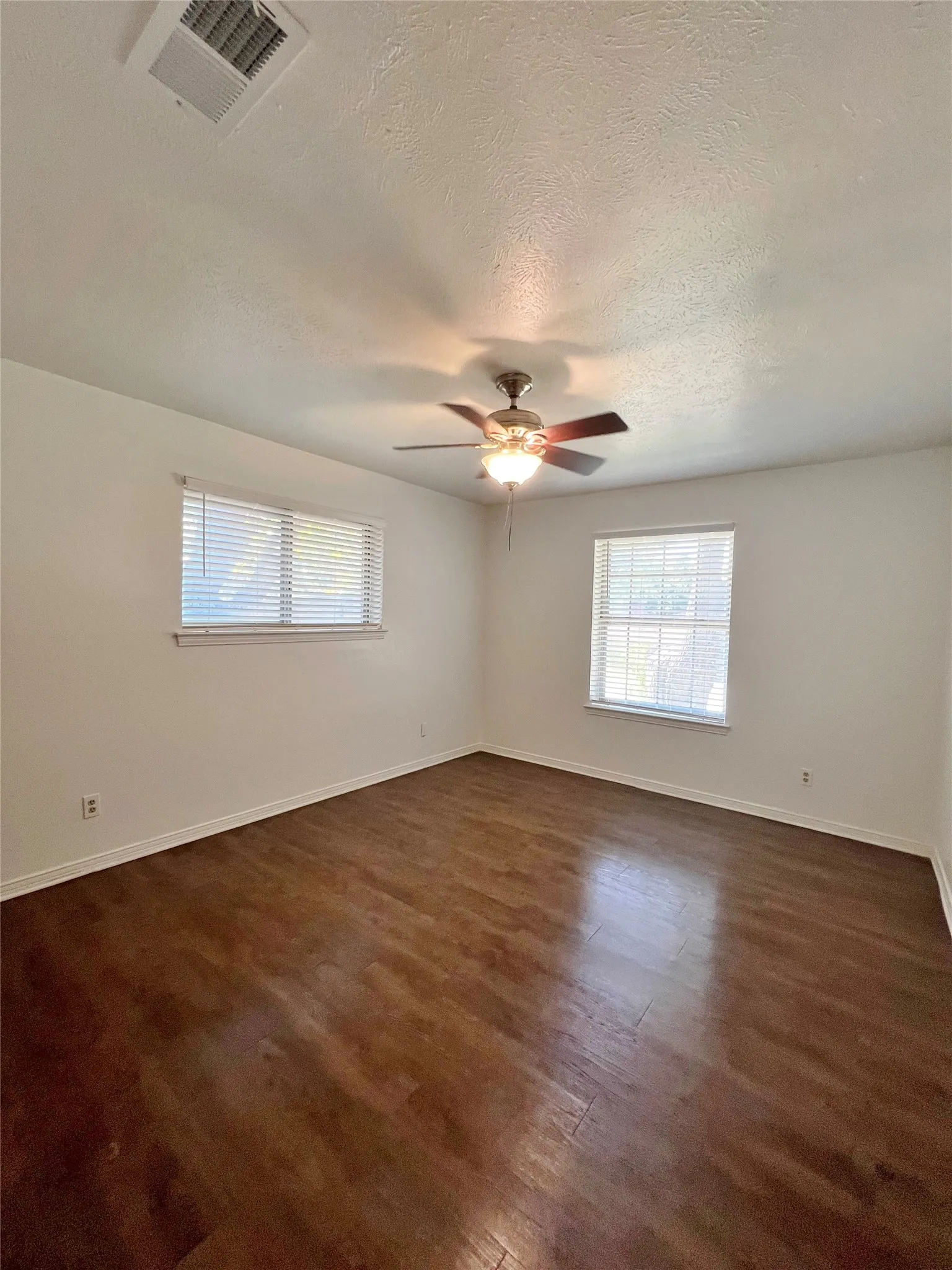 Single Family Residence For Rent in Dallas County , 1008 Pine Tree Lane, De Soto, Texas 75115, 3 Bedroom, 2 Bathroom, 2 Garage spaces, 1,926 Sqft, built in 1971, mls#21409811, Real Estate Agent in De Soto, Homes For Rent in Dallas county, Homes For Rent in De Soto, Realtor in De Soto Texas, Real Estate Brokerage Independent Realty Texas, Luminita Cordes Realtor