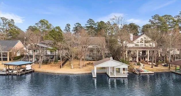 Single Family Residence For Sale in Smith County , 406 Hideaway Central Lane, Hideaway, Texas 75771, 4 Bedroom, 3 Bathroom, 2 Garage spaces, 2,852 Sqft, built in 1973, mls#21409779, Real Estate Agent in Hideaway, Homes For Sale in Smith county, Homes For Sale in Hideaway, Realtor in Hideaway Texas, Real Estate Brokerage Independent Realty Texas, Luminita Cordes Realtor