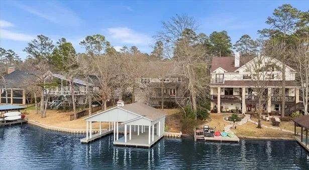 Single Family Residence For Sale in Smith County , 406 Hideaway Central Lane, Hideaway, Texas 75771, 4 Bedroom, 3 Bathroom, 2 Garage spaces, 2,852 Sqft, built in 1973, mls#21409779, Real Estate Agent in Hideaway, Homes For Sale in Smith county, Homes For Sale in Hideaway, Realtor in Hideaway Texas, Real Estate Brokerage Independent Realty Texas, Luminita Cordes Realtor