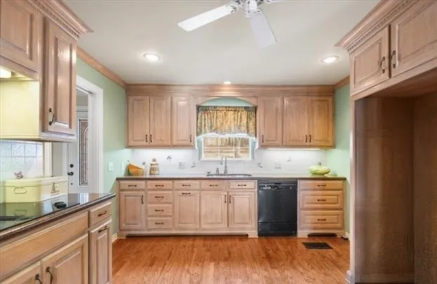 Single Family Residence For Sale in Smith County , 406 Hideaway Central Lane, Hideaway, Texas 75771, 4 Bedroom, 3 Bathroom, 2 Garage spaces, 2,852 Sqft, built in 1973, mls#21409779, Real Estate Agent in Hideaway, Homes For Sale in Smith county, Homes For Sale in Hideaway, Realtor in Hideaway Texas, Real Estate Brokerage Independent Realty Texas, Luminita Cordes Realtor