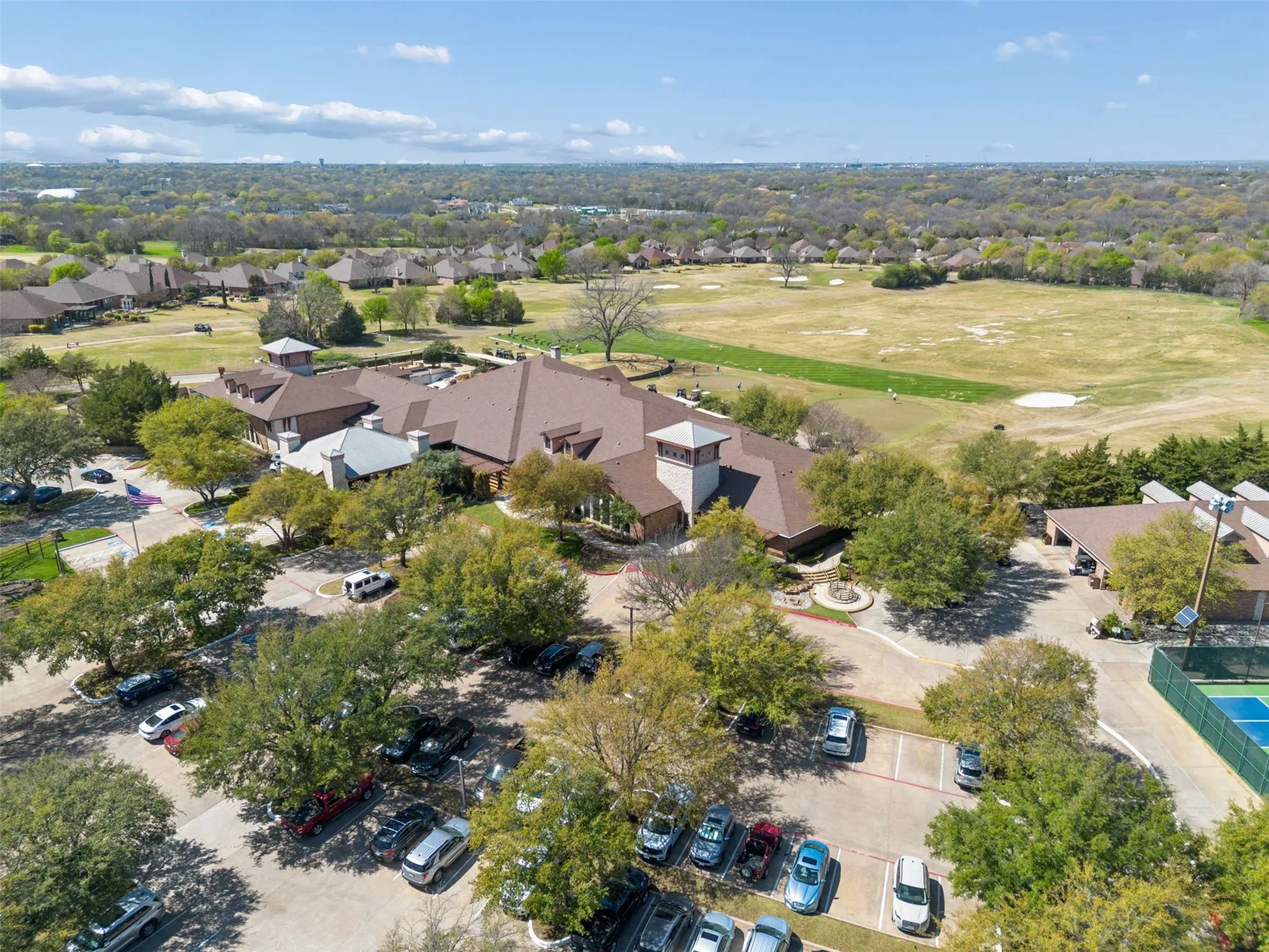 Single Family Residence For Sale in Collin County , 379 Southern Hills Drive, Fairview, Texas 75069, 3 Bedroom, 3 Bathroom, 3 Garage spaces, 2,888 Sqft, built in 2001, mls#21409817, Real Estate Agent in Fairview, Homes For Sale in Collin county, Homes For Sale in Fairview, Realtor in Fairview Texas, Real Estate Brokerage Independent Realty Texas, Luminita Cordes Realtor
