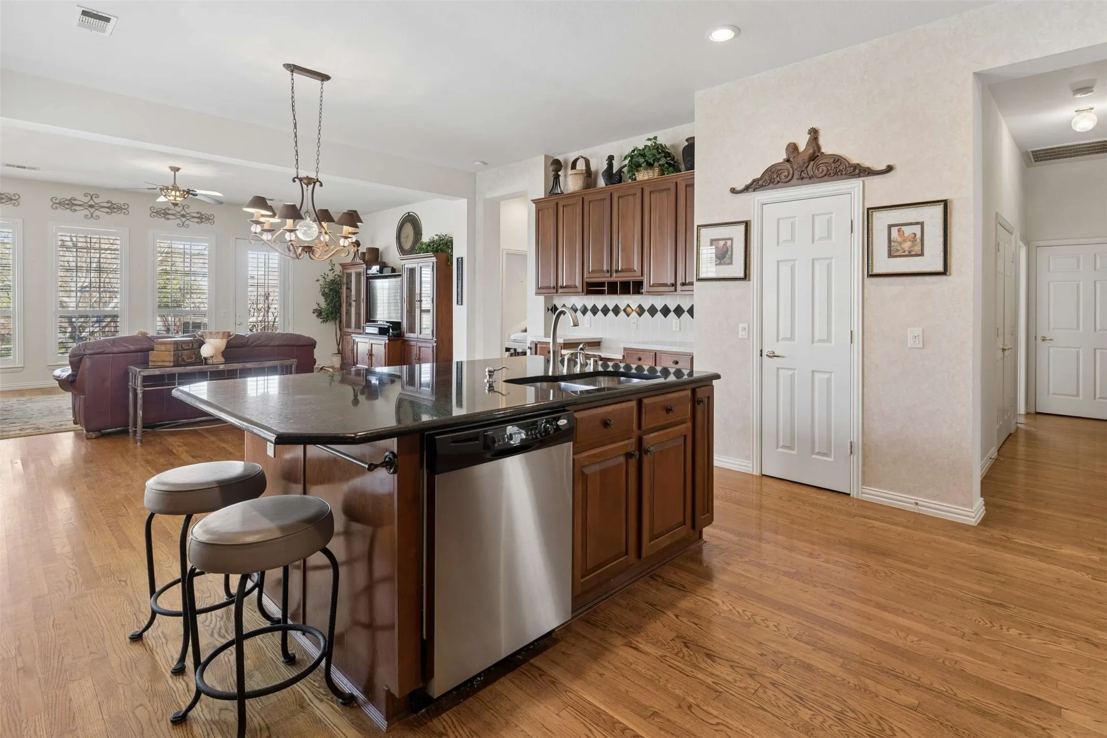 Single Family Residence For Sale in Collin County , 379 Southern Hills Drive, Fairview, Texas 75069, 3 Bedroom, 3 Bathroom, 3 Garage spaces, 2,888 Sqft, built in 2001, mls#21409817, Real Estate Agent in Fairview, Homes For Sale in Collin county, Homes For Sale in Fairview, Realtor in Fairview Texas, Real Estate Brokerage Independent Realty Texas, Luminita Cordes Realtor