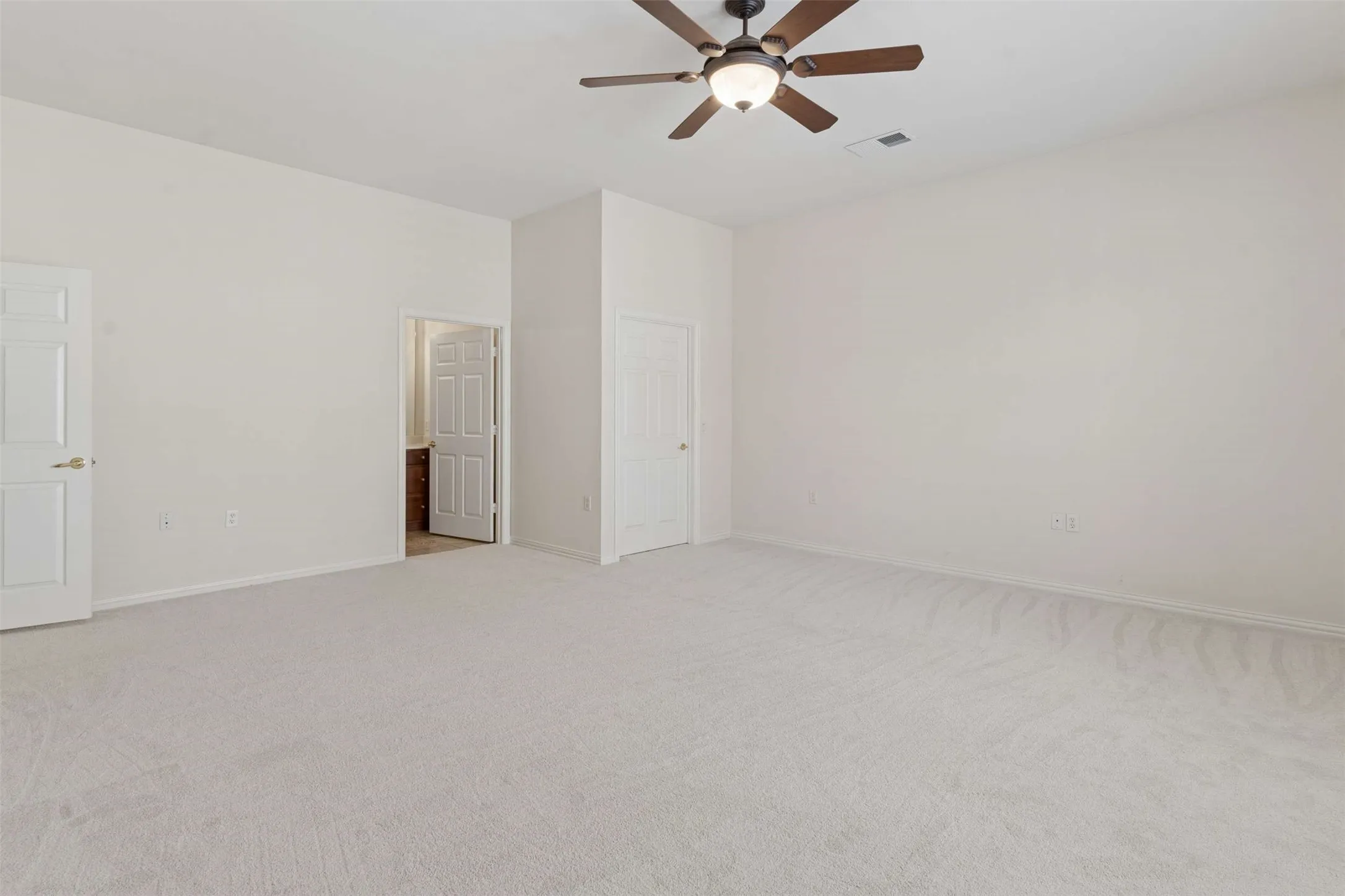 Single Family Residence For Sale in Collin County , 379 Southern Hills Drive, Fairview, Texas 75069, 3 Bedroom, 3 Bathroom, 3 Garage spaces, 2,888 Sqft, built in 2001, mls#21409817, Real Estate Agent in Fairview, Homes For Sale in Collin county, Homes For Sale in Fairview, Realtor in Fairview Texas, Real Estate Brokerage Independent Realty Texas, Luminita Cordes Realtor