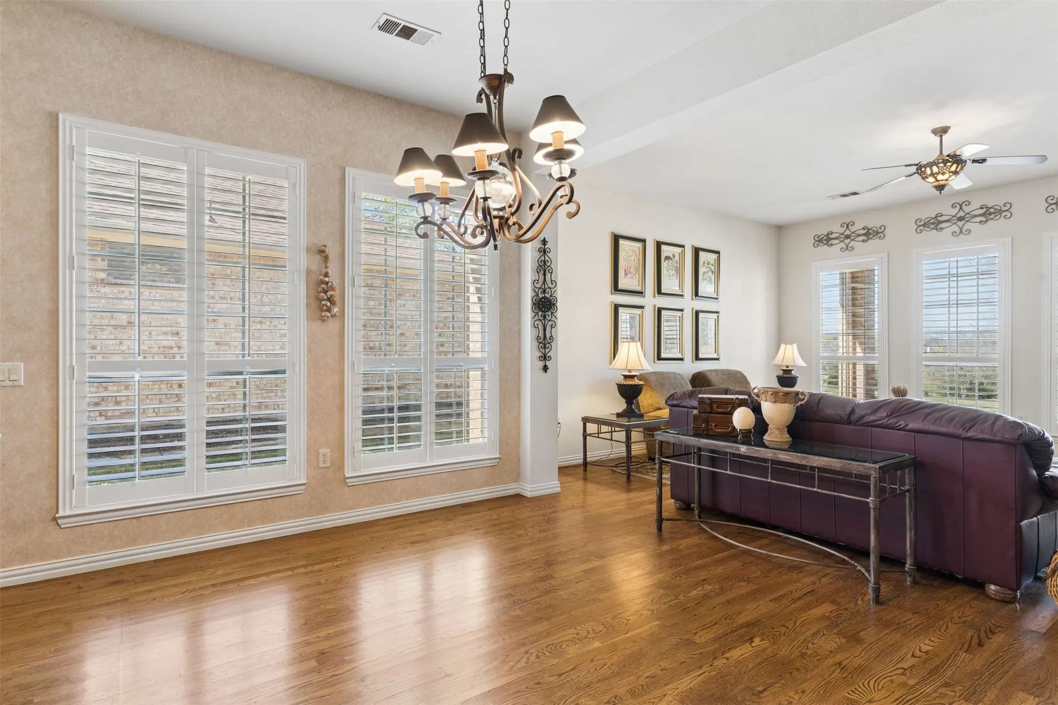 Single Family Residence For Sale in Collin County , 379 Southern Hills Drive, Fairview, Texas 75069, 3 Bedroom, 3 Bathroom, 3 Garage spaces, 2,888 Sqft, built in 2001, mls#21409817, Real Estate Agent in Fairview, Homes For Sale in Collin county, Homes For Sale in Fairview, Realtor in Fairview Texas, Real Estate Brokerage Independent Realty Texas, Luminita Cordes Realtor