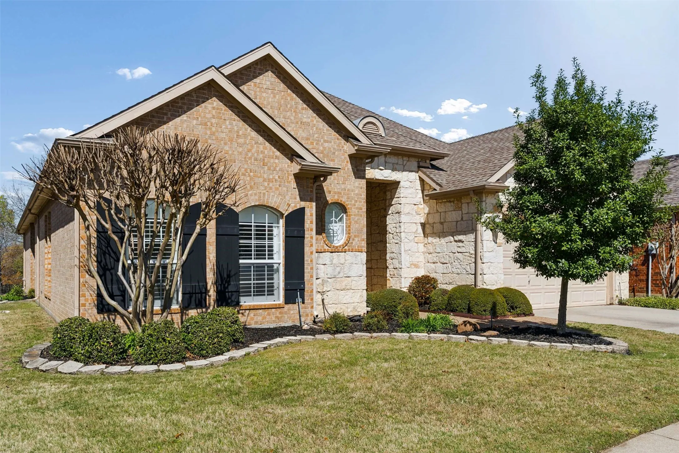 Single Family Residence For Sale in Collin County , 379 Southern Hills Drive, Fairview, Texas 75069, 3 Bedroom, 3 Bathroom, 3 Garage spaces, 2,888 Sqft, built in 2001, mls#21409817, Real Estate Agent in Fairview, Homes For Sale in Collin county, Homes For Sale in Fairview, Realtor in Fairview Texas, Real Estate Brokerage Independent Realty Texas, Luminita Cordes Realtor