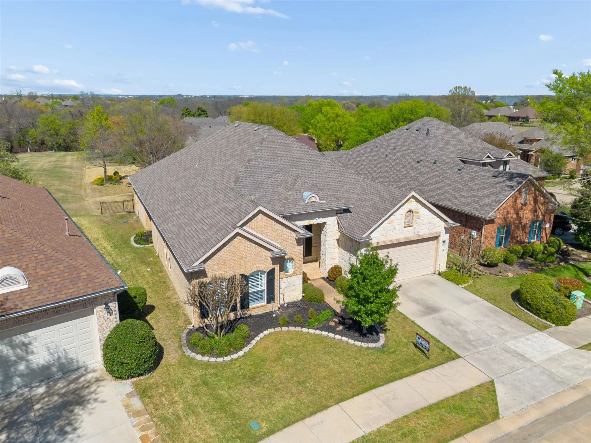 Single Family Residence For Sale in Collin County , 379 Southern Hills Drive, Fairview, Texas 75069, 3 Bedroom, 3 Bathroom, 3 Garage spaces, 2,888 Sqft, built in 2001, mls#21409817, Real Estate Agent in Fairview, Homes For Sale in Collin county, Homes For Sale in Fairview, Realtor in Fairview Texas, Real Estate Brokerage Independent Realty Texas, Luminita Cordes Realtor