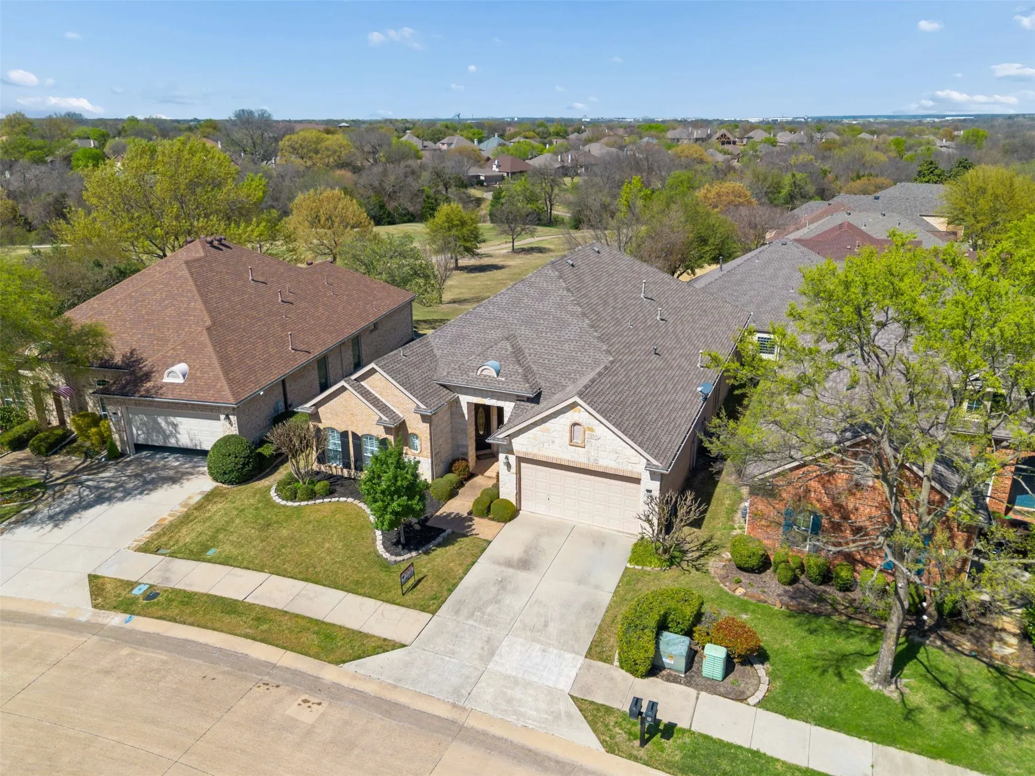 Single Family Residence For Sale in Collin County , 379 Southern Hills Drive, Fairview, Texas 75069, 3 Bedroom, 3 Bathroom, 3 Garage spaces, 2,888 Sqft, built in 2001, mls#21409817, Real Estate Agent in Fairview, Homes For Sale in Collin county, Homes For Sale in Fairview, Realtor in Fairview Texas, Real Estate Brokerage Independent Realty Texas, Luminita Cordes Realtor