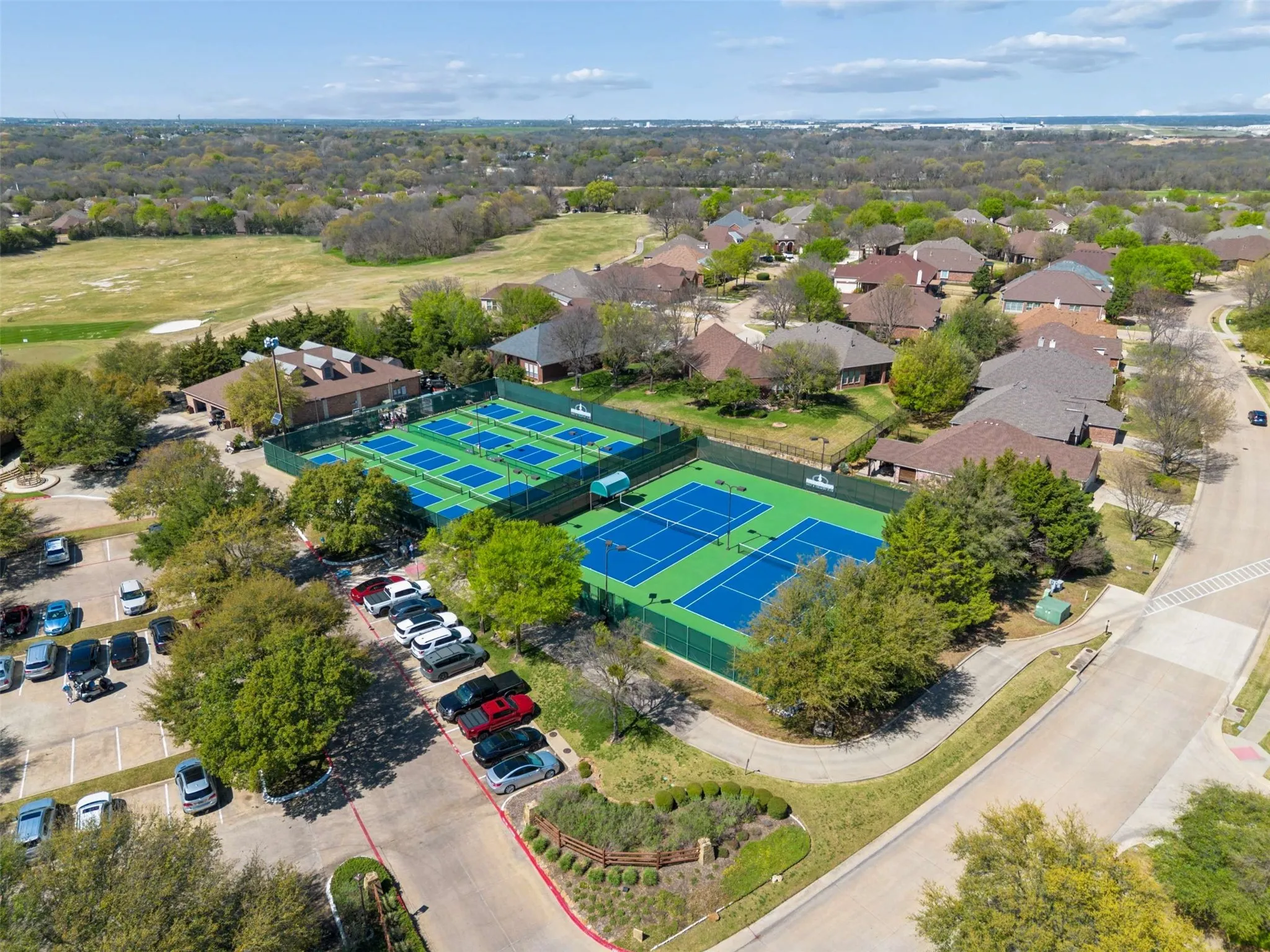 Single Family Residence For Sale in Collin County , 379 Southern Hills Drive, Fairview, Texas 75069, 3 Bedroom, 3 Bathroom, 3 Garage spaces, 2,888 Sqft, built in 2001, mls#21409817, Real Estate Agent in Fairview, Homes For Sale in Collin county, Homes For Sale in Fairview, Realtor in Fairview Texas, Real Estate Brokerage Independent Realty Texas, Luminita Cordes Realtor