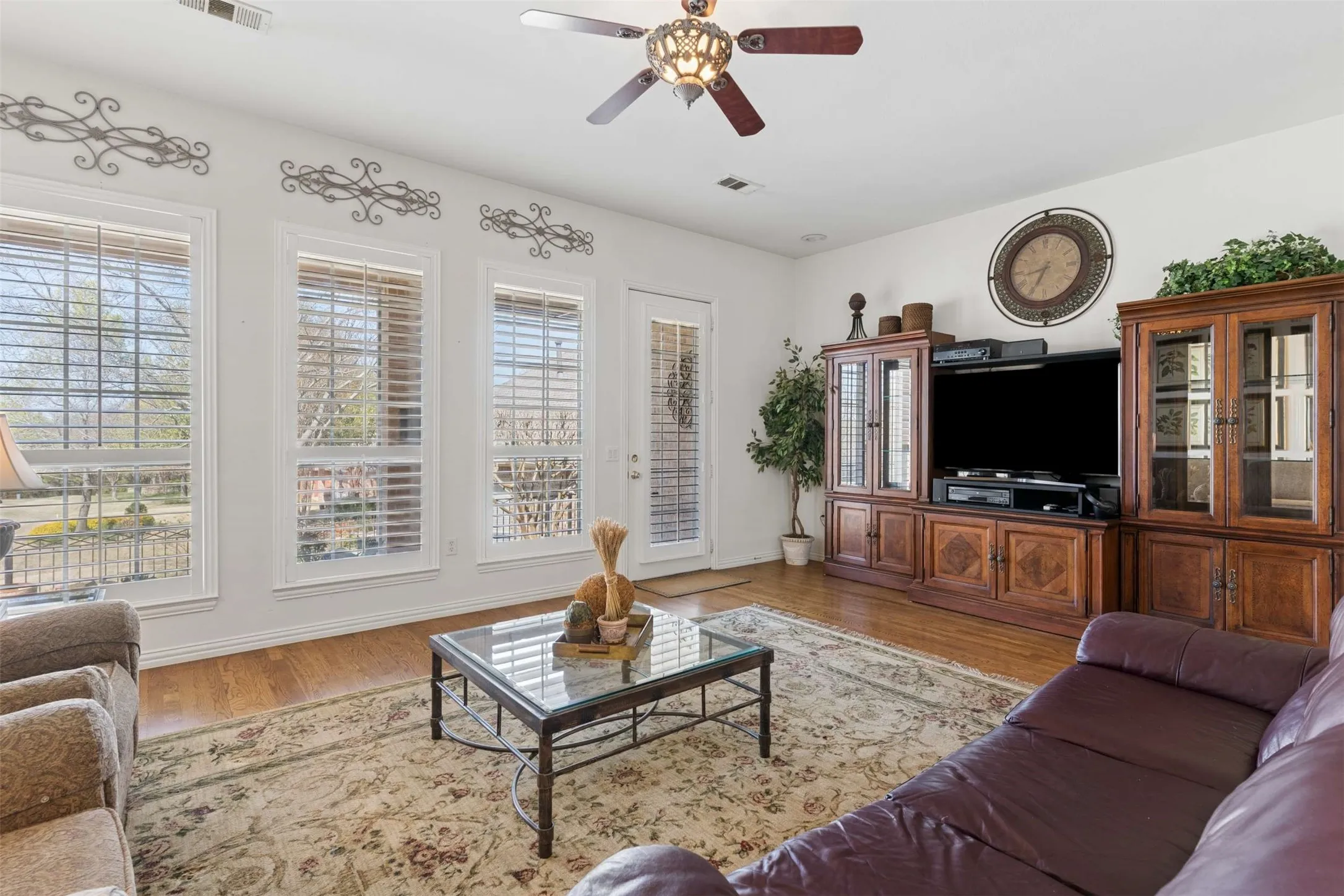 Single Family Residence For Sale in Collin County , 379 Southern Hills Drive, Fairview, Texas 75069, 3 Bedroom, 3 Bathroom, 3 Garage spaces, 2,888 Sqft, built in 2001, mls#21409817, Real Estate Agent in Fairview, Homes For Sale in Collin county, Homes For Sale in Fairview, Realtor in Fairview Texas, Real Estate Brokerage Independent Realty Texas, Luminita Cordes Realtor