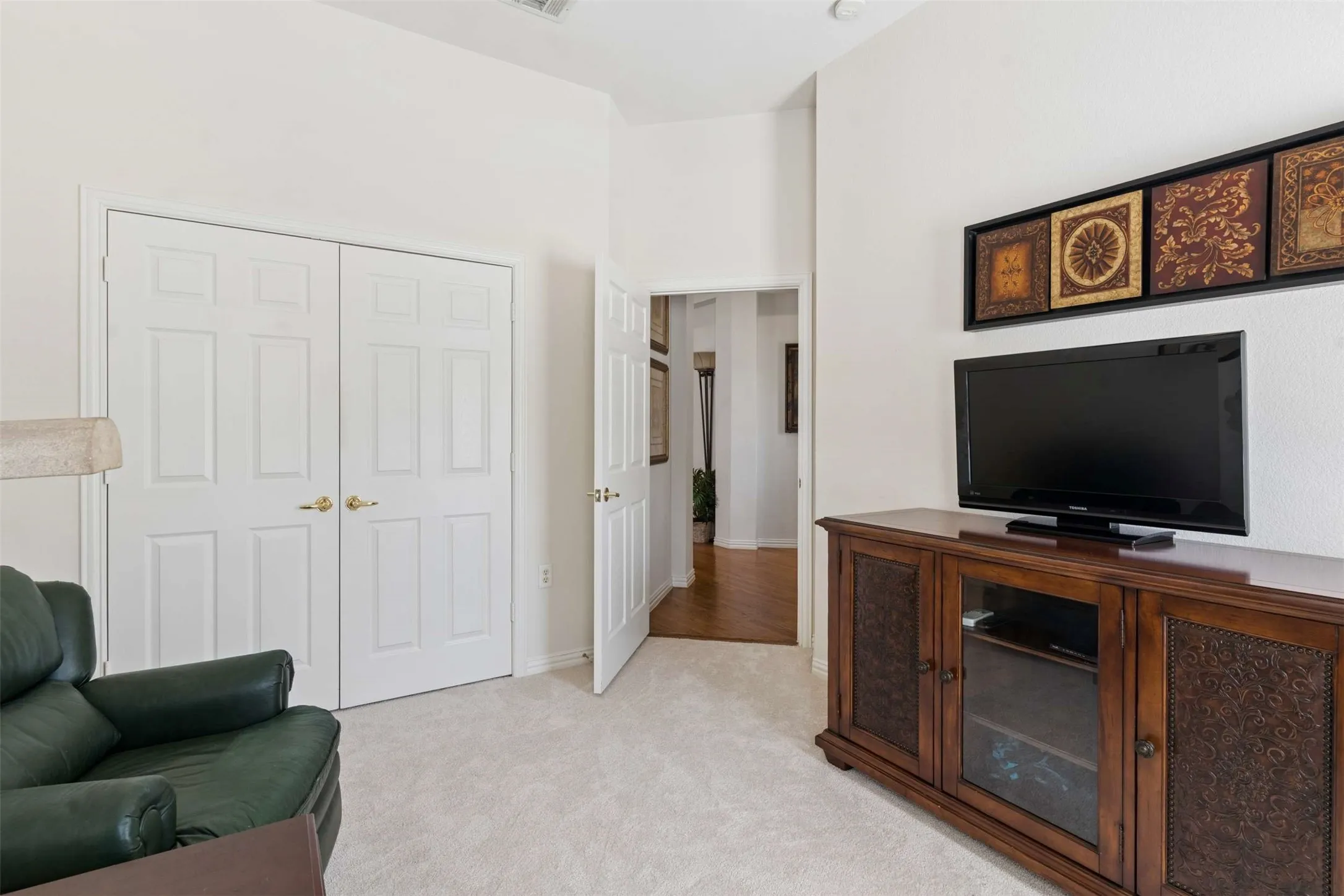 Single Family Residence For Sale in Collin County , 379 Southern Hills Drive, Fairview, Texas 75069, 3 Bedroom, 3 Bathroom, 3 Garage spaces, 2,888 Sqft, built in 2001, mls#21409817, Real Estate Agent in Fairview, Homes For Sale in Collin county, Homes For Sale in Fairview, Realtor in Fairview Texas, Real Estate Brokerage Independent Realty Texas, Luminita Cordes Realtor