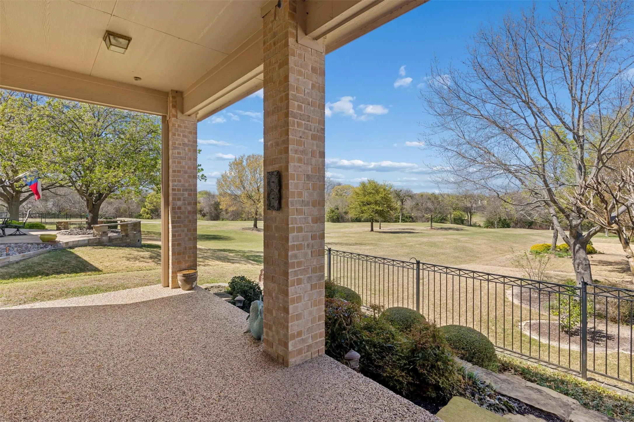 Single Family Residence For Sale in Collin County , 379 Southern Hills Drive, Fairview, Texas 75069, 3 Bedroom, 3 Bathroom, 3 Garage spaces, 2,888 Sqft, built in 2001, mls#21409817, Real Estate Agent in Fairview, Homes For Sale in Collin county, Homes For Sale in Fairview, Realtor in Fairview Texas, Real Estate Brokerage Independent Realty Texas, Luminita Cordes Realtor