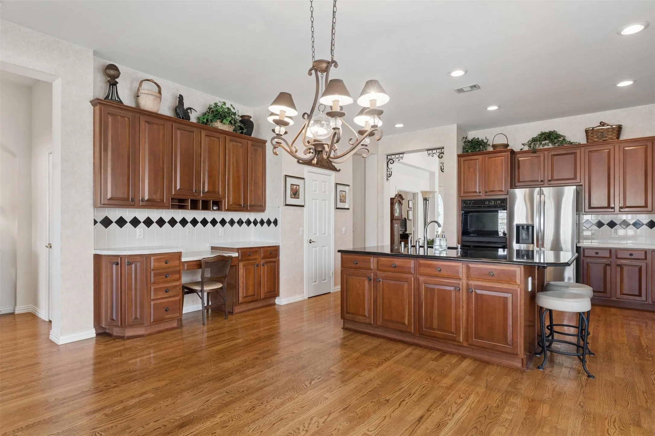 Single Family Residence For Sale in Collin County , 379 Southern Hills Drive, Fairview, Texas 75069, 3 Bedroom, 3 Bathroom, 3 Garage spaces, 2,888 Sqft, built in 2001, mls#21409817, Real Estate Agent in Fairview, Homes For Sale in Collin county, Homes For Sale in Fairview, Realtor in Fairview Texas, Real Estate Brokerage Independent Realty Texas, Luminita Cordes Realtor