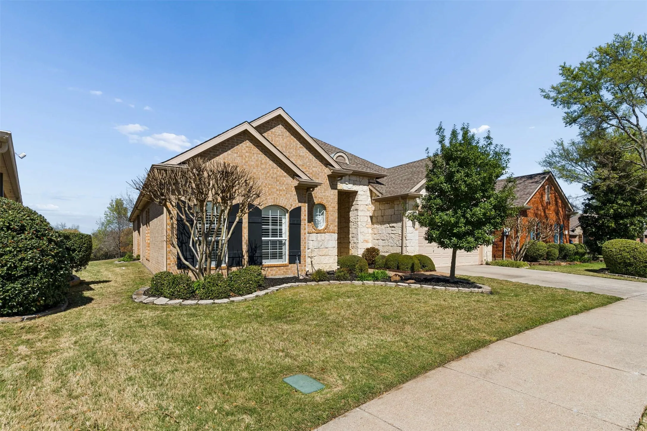 Single Family Residence For Sale in Collin County , 379 Southern Hills Drive, Fairview, Texas 75069, 3 Bedroom, 3 Bathroom, 3 Garage spaces, 2,888 Sqft, built in 2001, mls#21409817, Real Estate Agent in Fairview, Homes For Sale in Collin county, Homes For Sale in Fairview, Realtor in Fairview Texas, Real Estate Brokerage Independent Realty Texas, Luminita Cordes Realtor