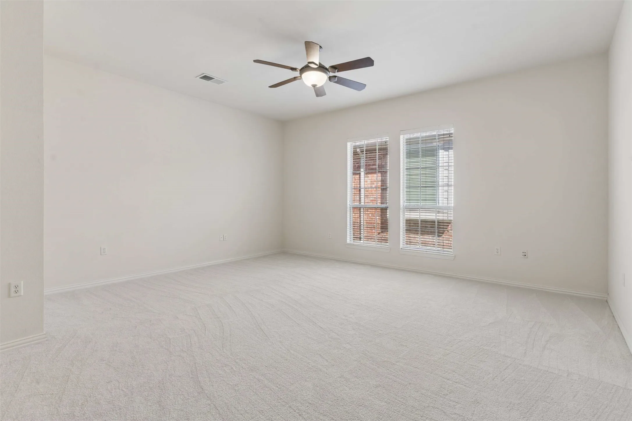 Single Family Residence For Sale in Collin County , 379 Southern Hills Drive, Fairview, Texas 75069, 3 Bedroom, 3 Bathroom, 3 Garage spaces, 2,888 Sqft, built in 2001, mls#21409817, Real Estate Agent in Fairview, Homes For Sale in Collin county, Homes For Sale in Fairview, Realtor in Fairview Texas, Real Estate Brokerage Independent Realty Texas, Luminita Cordes Realtor
