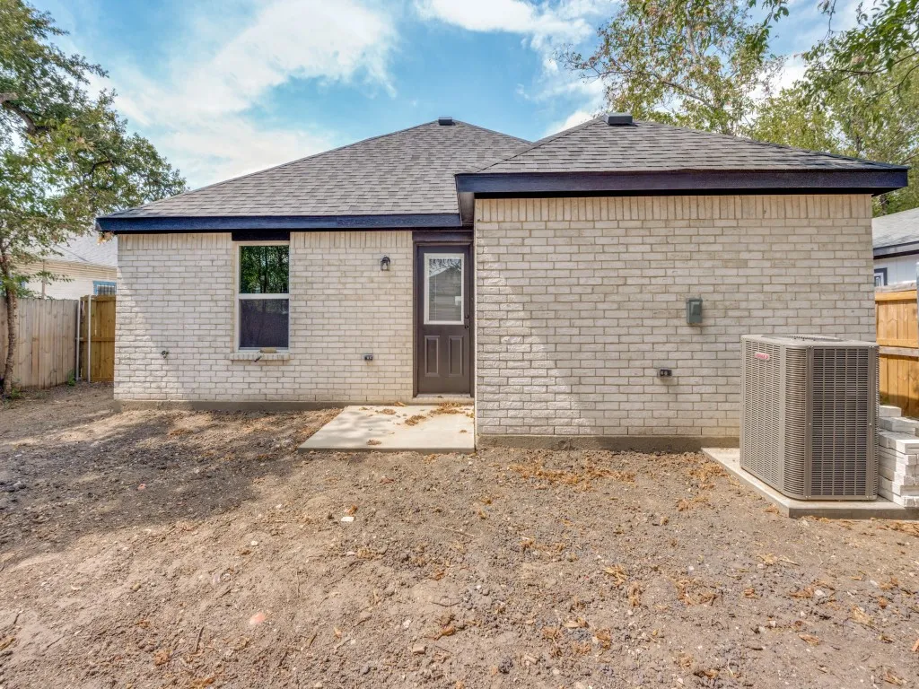 Single Family Residence For Rent in Dallas County , 4220 Hamilton Avenue, Dallas, Texas 75210, 4 Bedroom, 2 Bathroom, Garage spaces, 1,692 Sqft, built in 2023, mls#21409819, Real Estate Agent in Dallas, Homes For Rent in Dallas county, Homes For Rent in Dallas, Realtor in Dallas Texas, Real Estate Brokerage Independent Realty Texas, Luminita Cordes Realtor