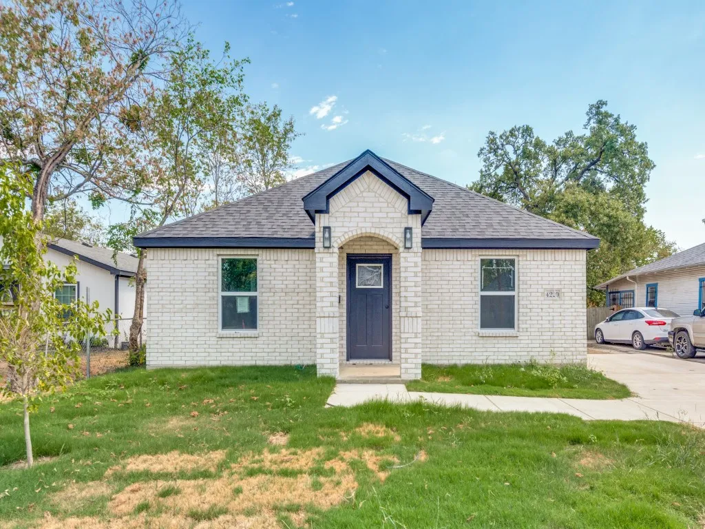 Single Family Residence For Rent in Dallas County , 4220 Hamilton Avenue, Dallas, Texas 75210, 4 Bedroom, 2 Bathroom, Garage spaces, 1,692 Sqft, built in 2023, mls#21409819, Real Estate Agent in Dallas, Homes For Rent in Dallas county, Homes For Rent in Dallas, Realtor in Dallas Texas, Real Estate Brokerage Independent Realty Texas, Luminita Cordes Realtor