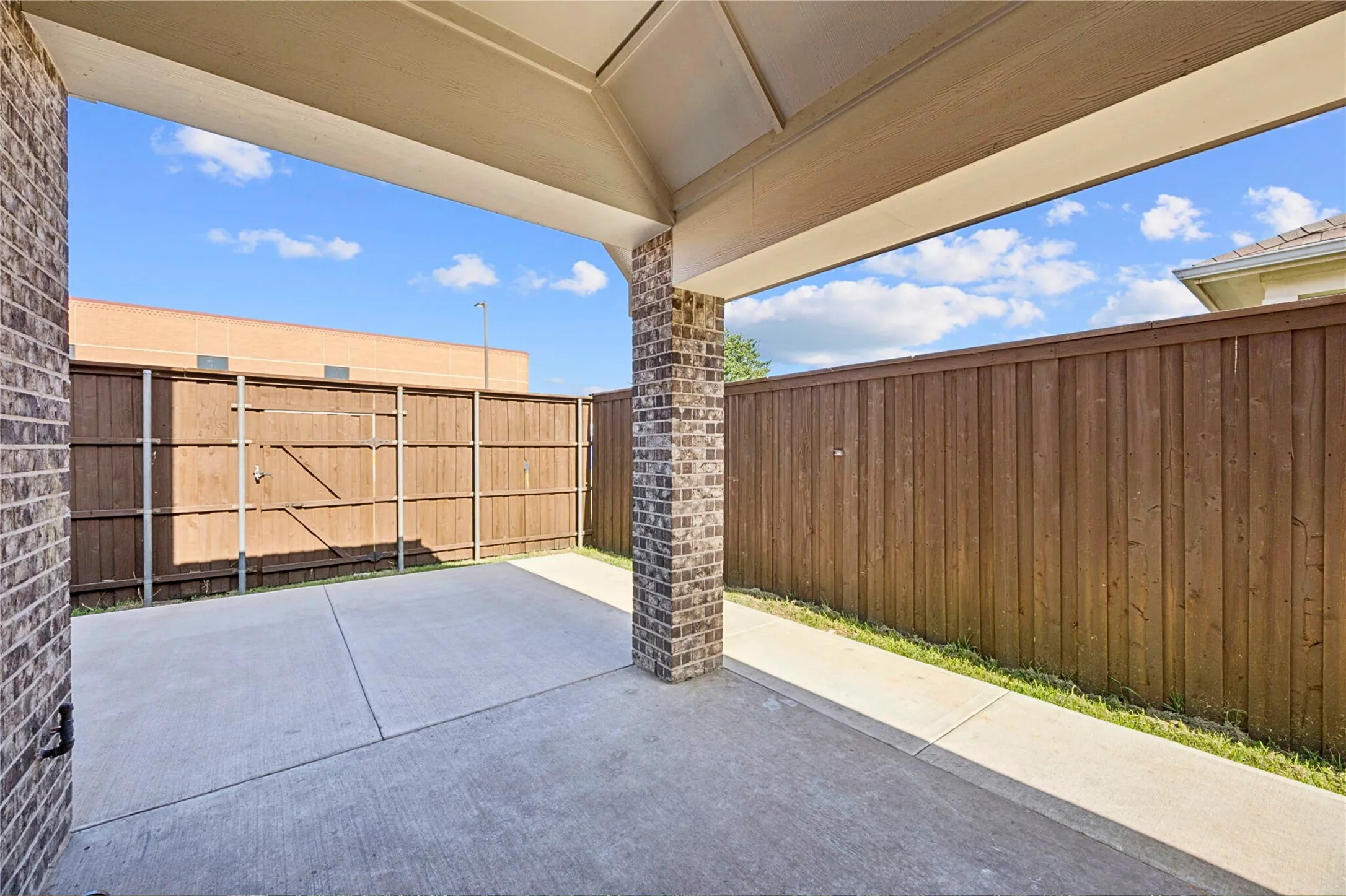 Single Family Residence For Rent in Collin County , 1211 Windgate Way, Allen, Texas 75002, 3 Bedroom, 3 Bathroom, 2 Garage spaces, 2,540 Sqft, built in 2010, mls#21409427, Real Estate Agent in Allen, Homes For Rent in Collin county, Homes For Rent in Allen, Realtor in Allen Texas, Real Estate Brokerage Independent Realty Texas, Luminita Cordes Realtor