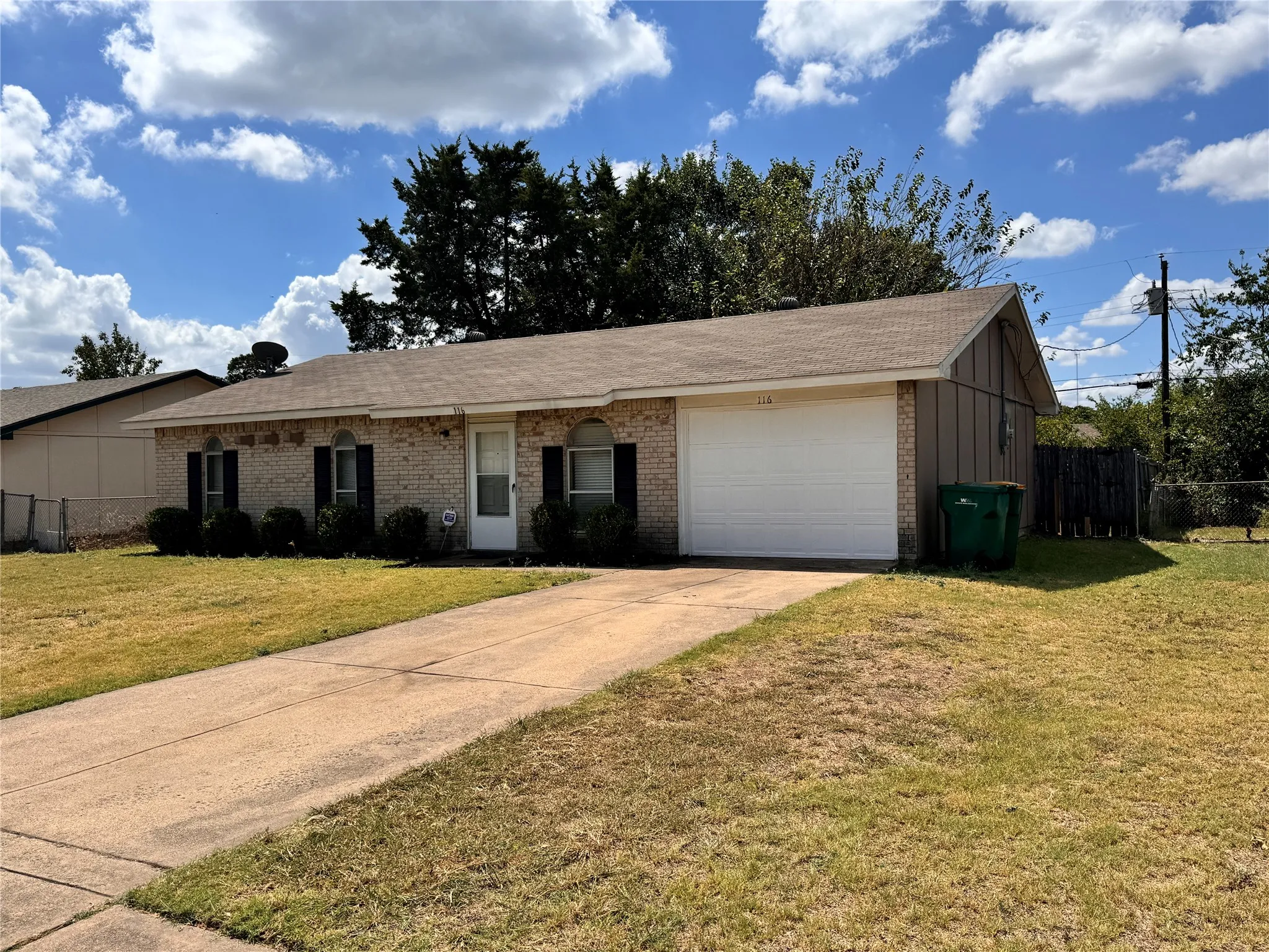 Single Family Residence For Rent in Dallas County , 116 Cambridge Drive, Cedar Hill, Texas 75104, 3 Bedroom, 2 Bathroom, 1 Garage spaces, 1,260 Sqft, built in 1970, mls#21409821, Real Estate Agent in Cedar Hill, Homes For Rent in Dallas county, Homes For Rent in Cedar Hill, Realtor in Cedar Hill Texas, Real Estate Brokerage Independent Realty Texas, Luminita Cordes Realtor