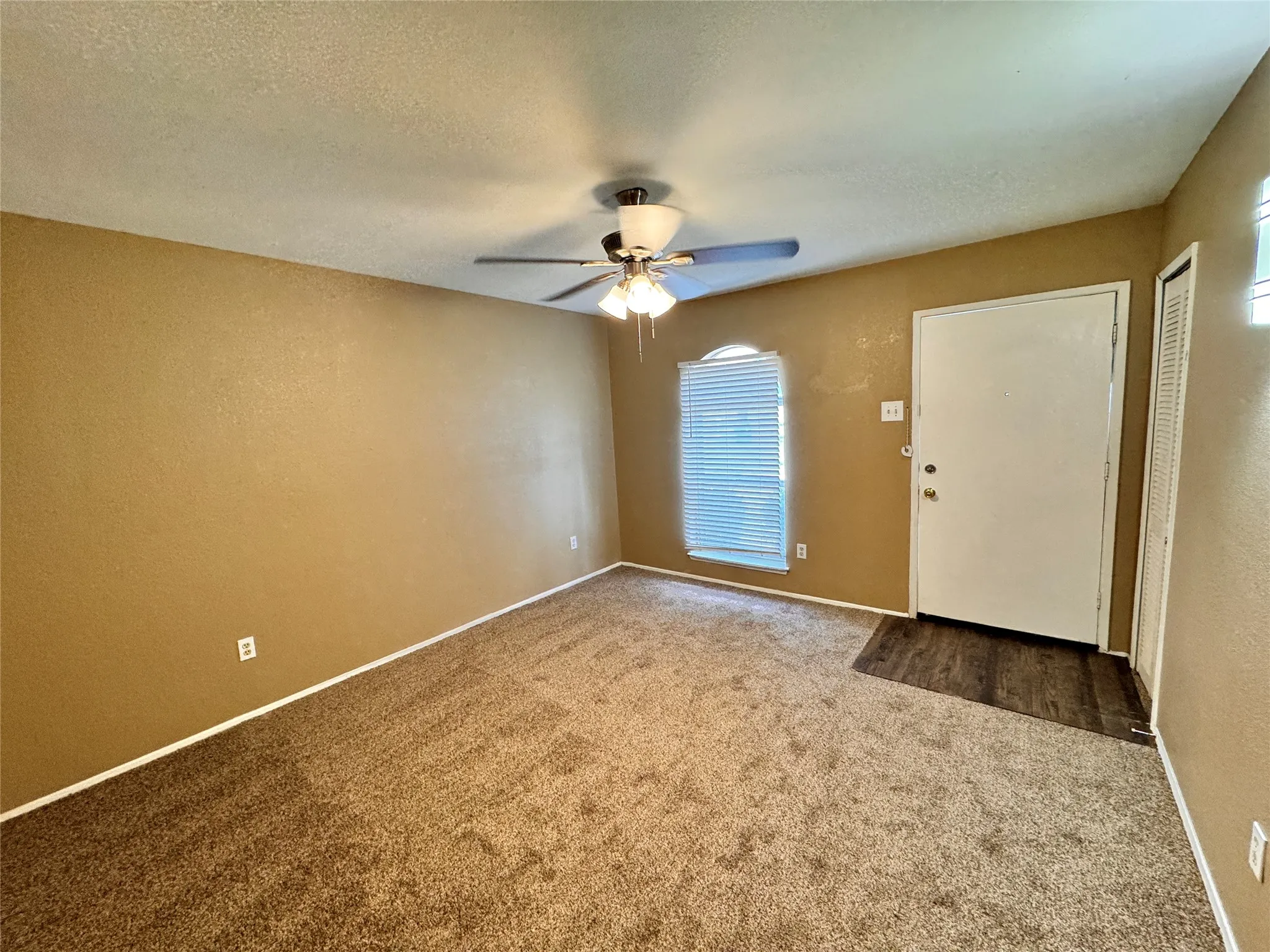 Single Family Residence For Rent in Dallas County , 116 Cambridge Drive, Cedar Hill, Texas 75104, 3 Bedroom, 2 Bathroom, 1 Garage spaces, 1,260 Sqft, built in 1970, mls#21409821, Real Estate Agent in Cedar Hill, Homes For Rent in Dallas county, Homes For Rent in Cedar Hill, Realtor in Cedar Hill Texas, Real Estate Brokerage Independent Realty Texas, Luminita Cordes Realtor